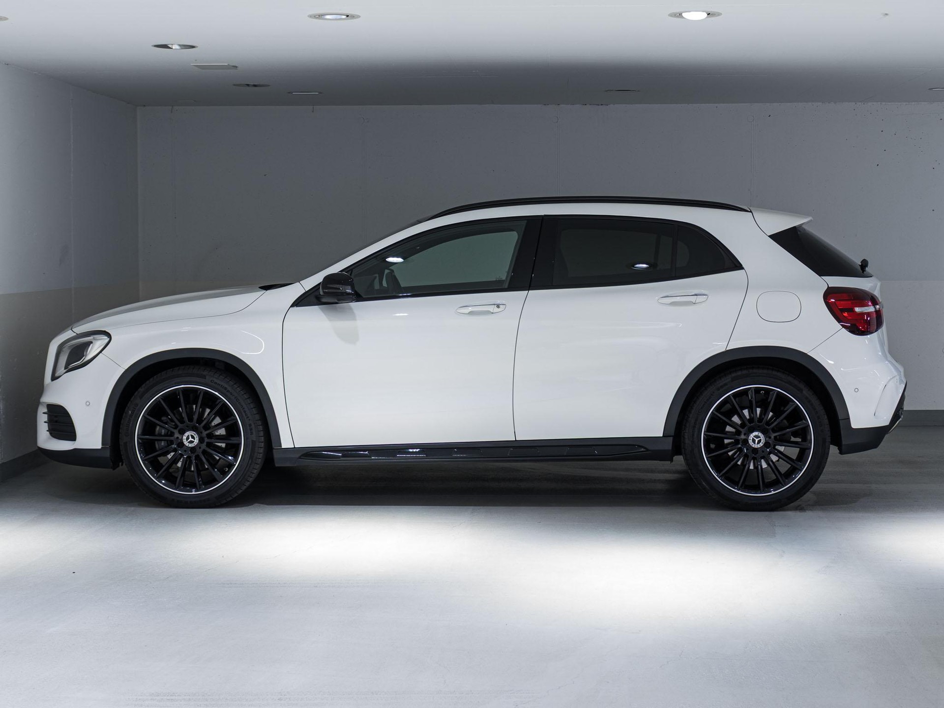 MERCEDES-BENZ GLA 250 4MATIC-image-4