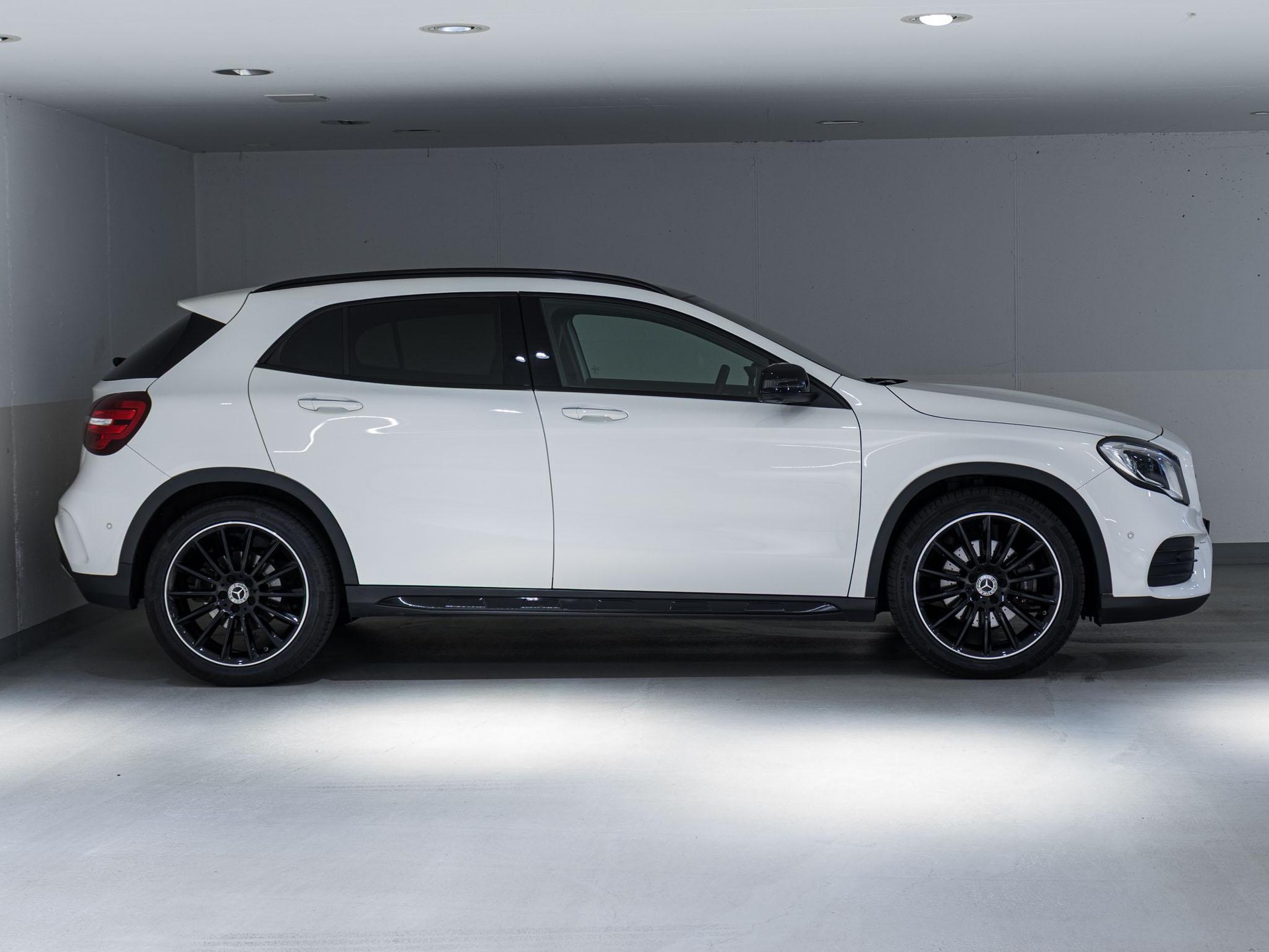 MERCEDES-BENZ GLA 250 4MATIC-image-1