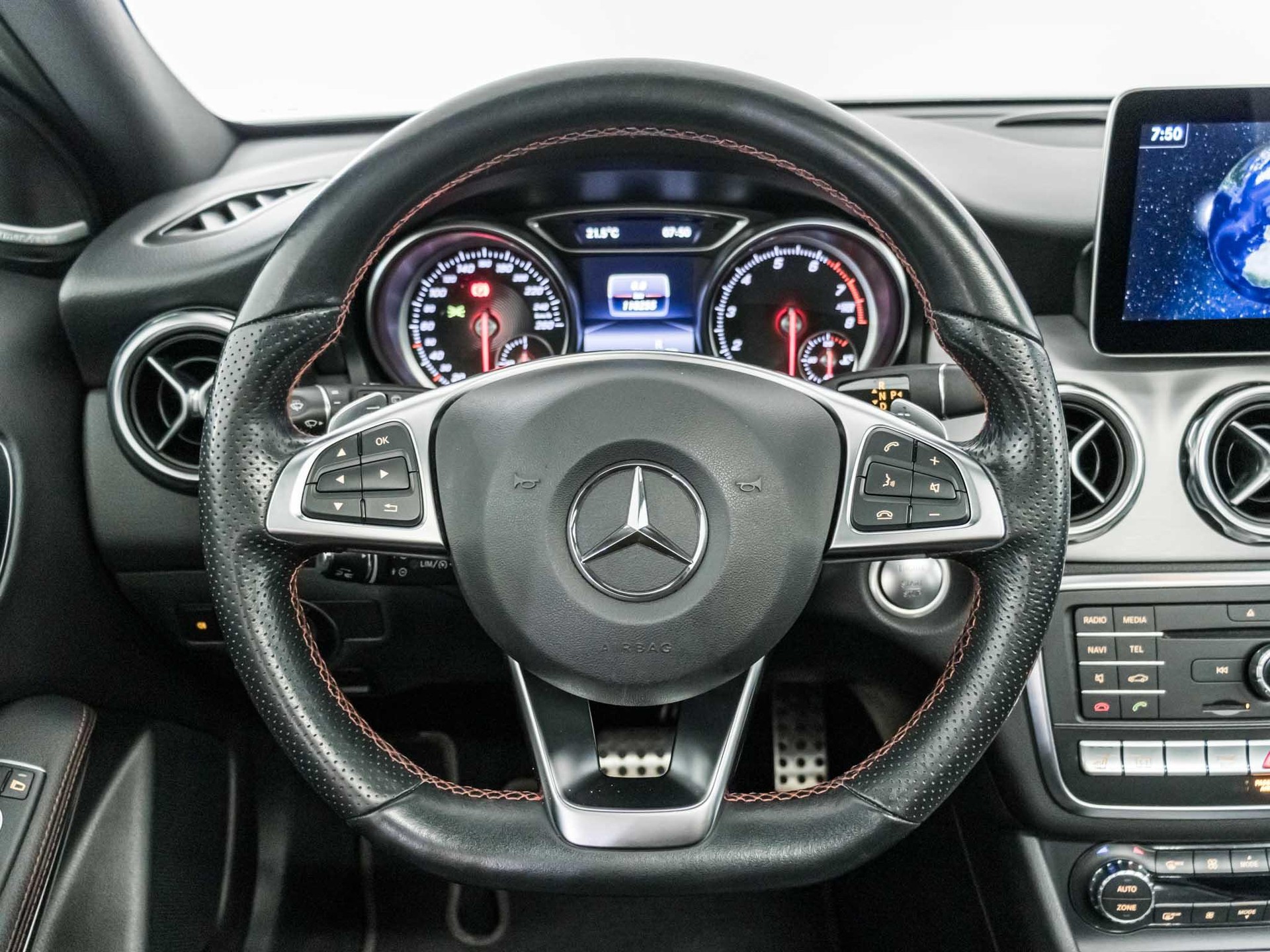 MERCEDES-BENZ GLA 250 4MATIC-image-10
