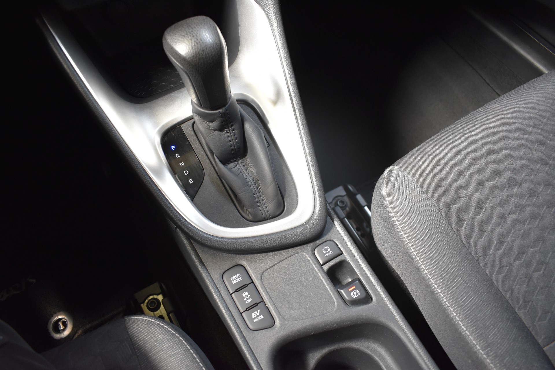 TOYOTA Yaris 1.5 Comfort e-CVT - New Model 2021-image-23