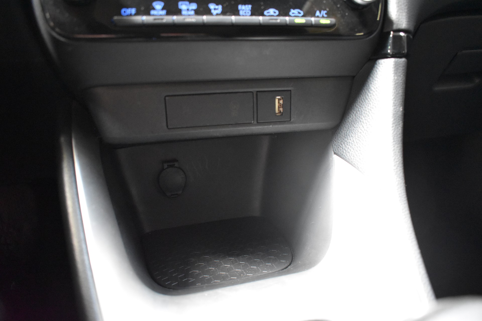 TOYOTA Yaris 1.5 Comfort e-CVT - New Model 2021-image-24