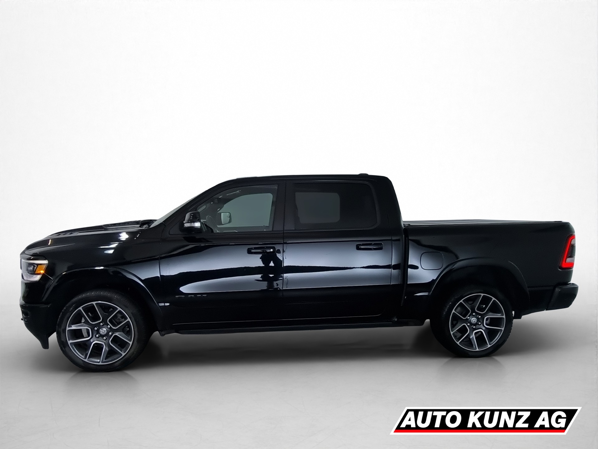 DODGE RAM 1500 Crew Cab Laramie Sport Black Paket · 5.7L-showroom-element-2