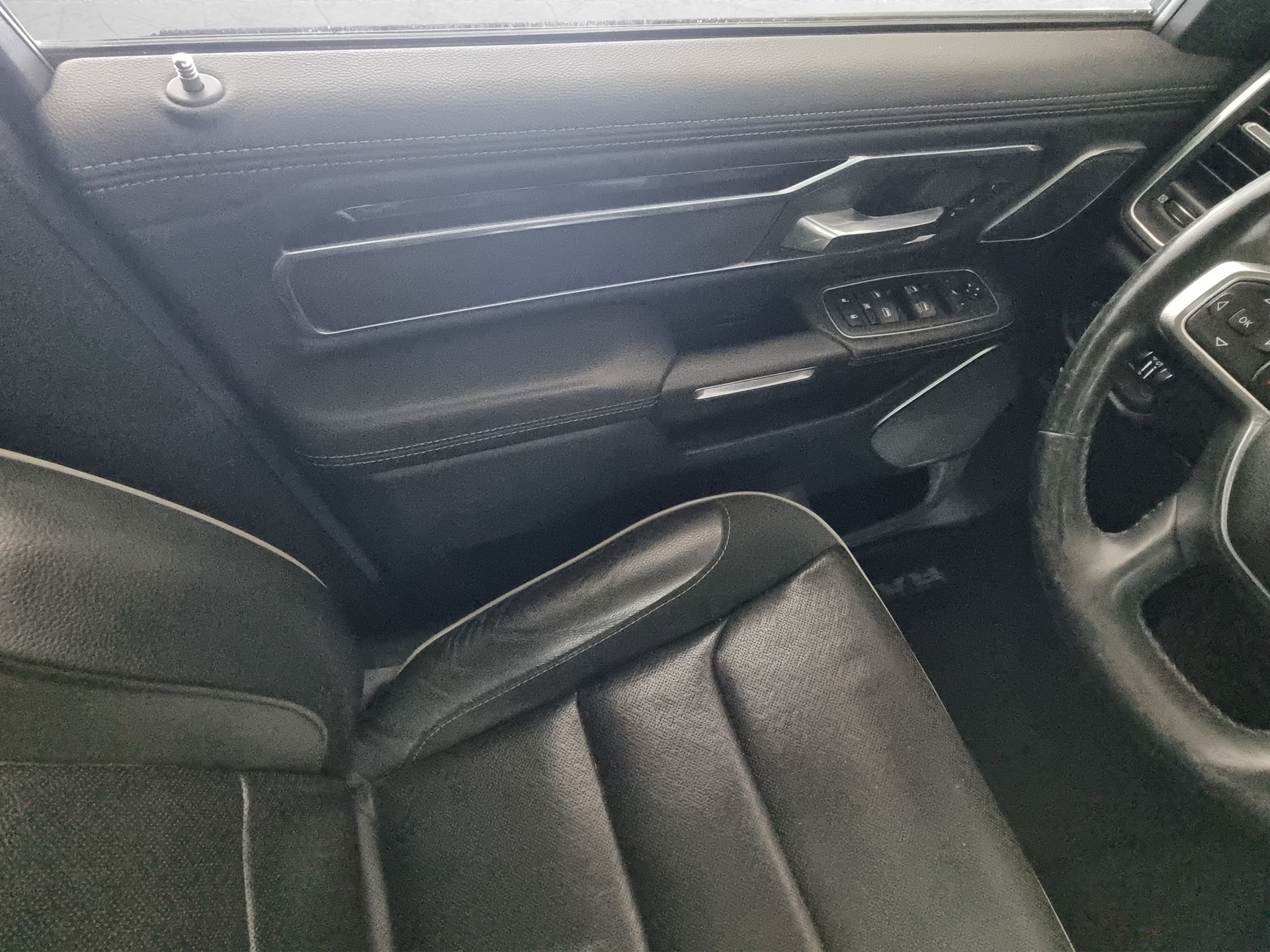 DODGE RAM 1500 Crew Cab Laramie Sport Black Paket · 5.7L-image-11