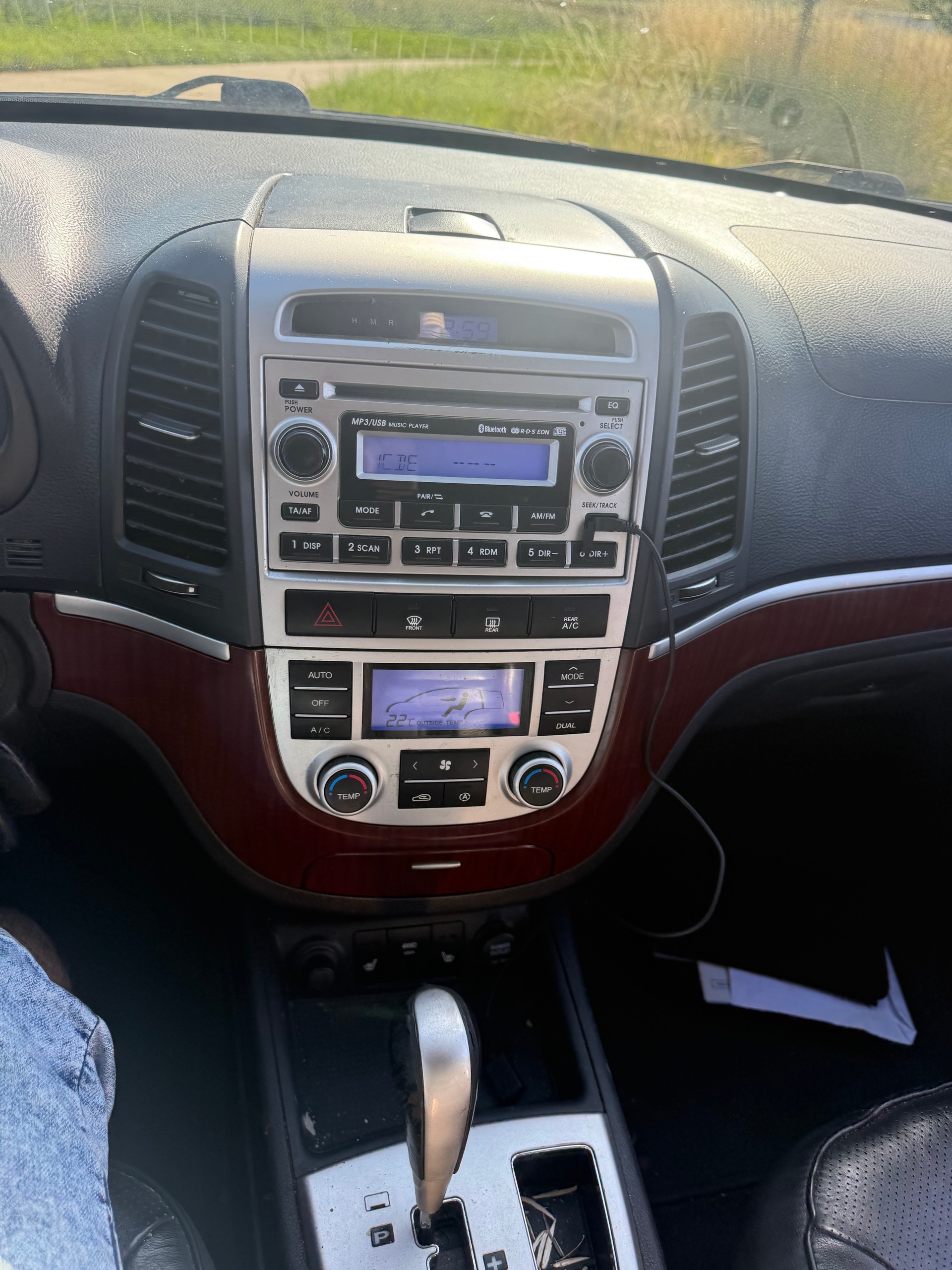 HYUNDAI Santa Fe 2.2 CRDi Premium 4WD Automatic-image-12