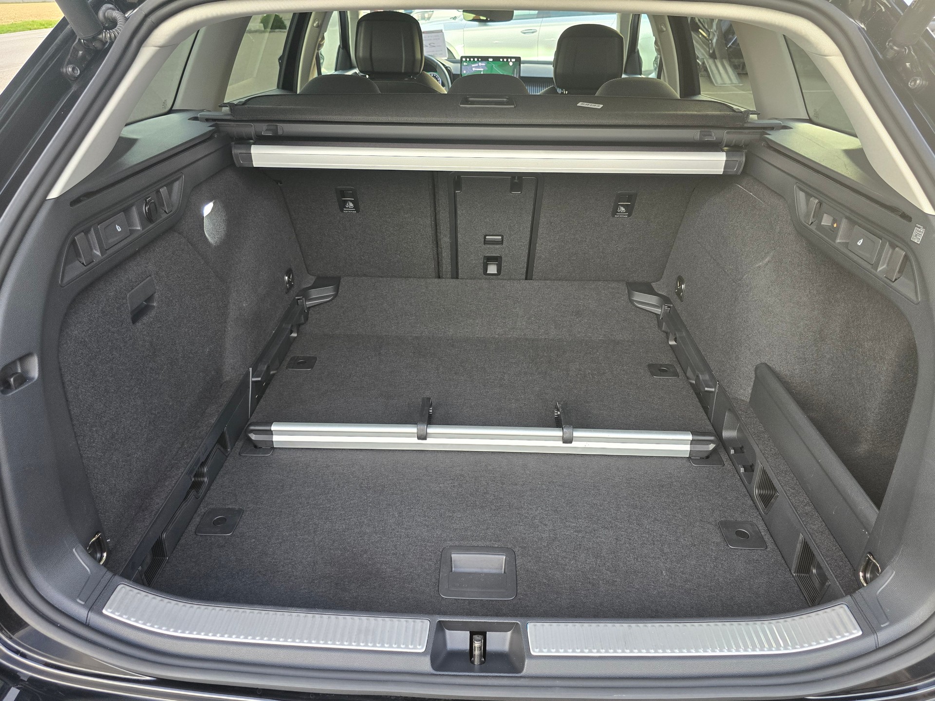SKODA Superb Combi 2.0 TDi Selection 4x4 DSG-image-13