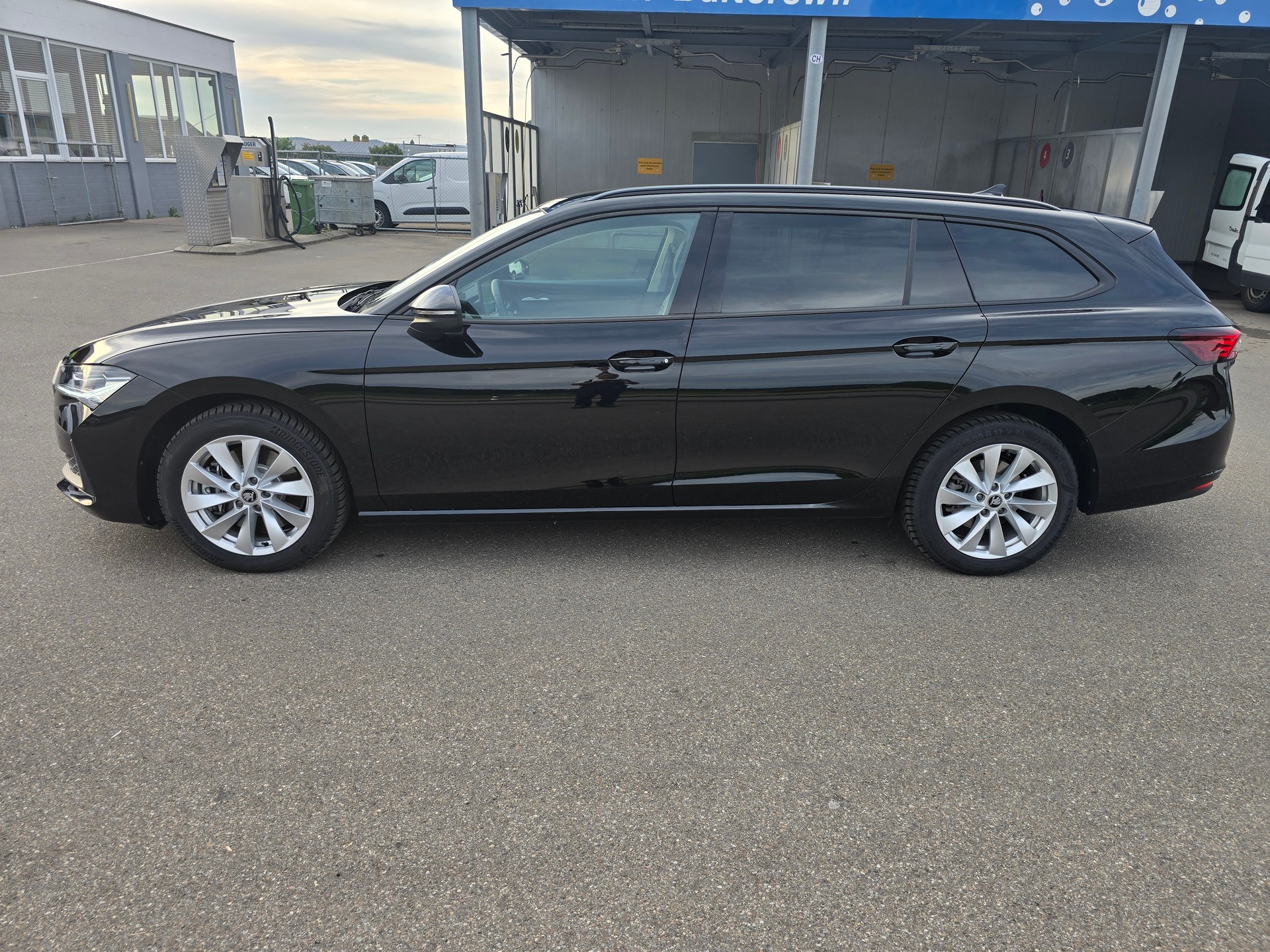 SKODA Superb Combi 2.0 TDi Selection 4x4 DSG-image-1