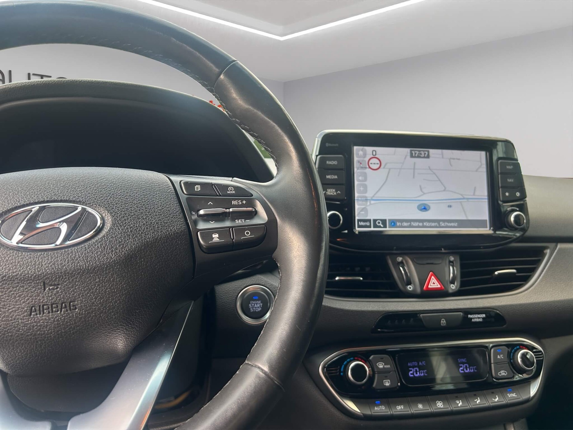 HYUNDAI i30 1.4 T-GDi Vertex-image-8