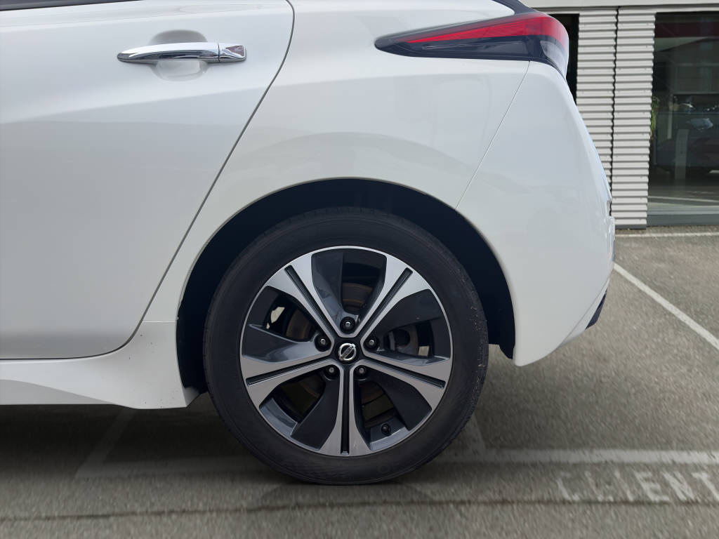 NISSAN Leaf e+ Tekna 62 kWh-image-18
