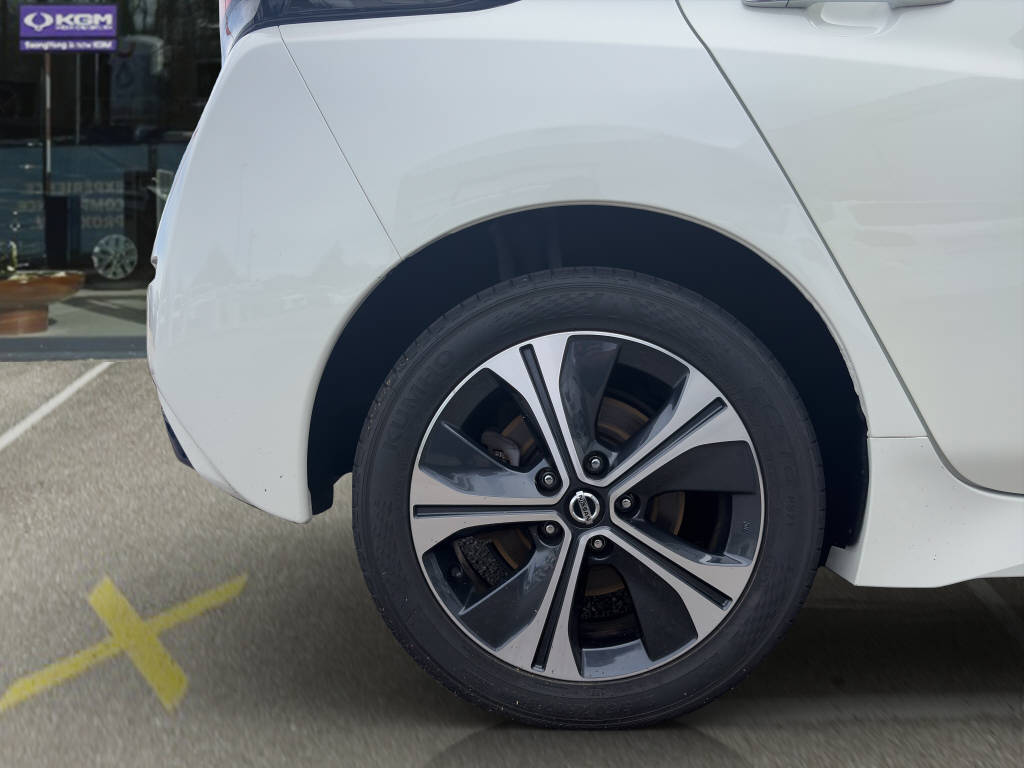NISSAN Leaf e+ Tekna 62 kWh-image-19