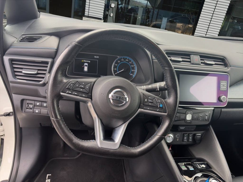 NISSAN Leaf e+ Tekna 62 kWh-image-9