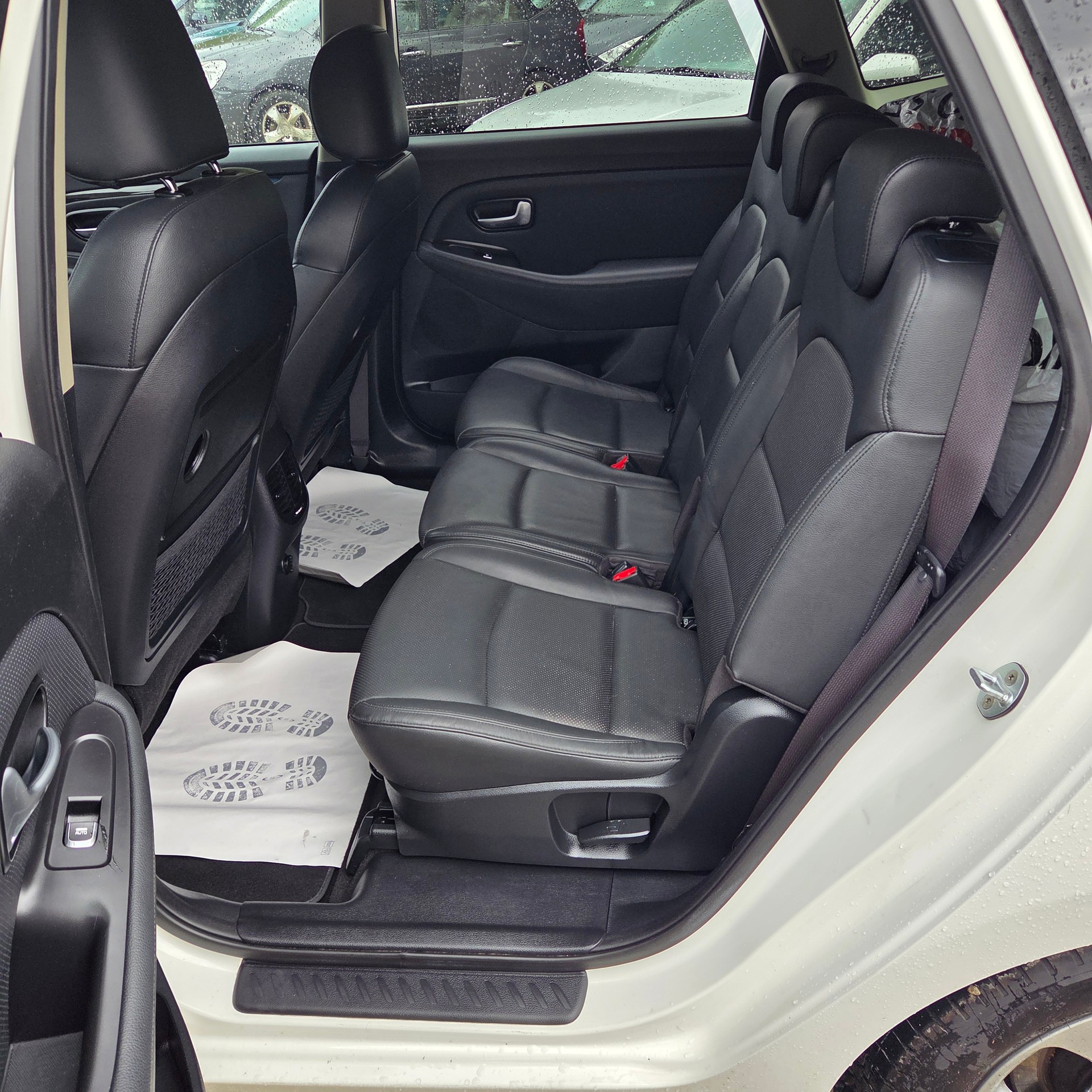 KIA Carens 1.7 CRDi Swiss Eco Edition DCT-image-6