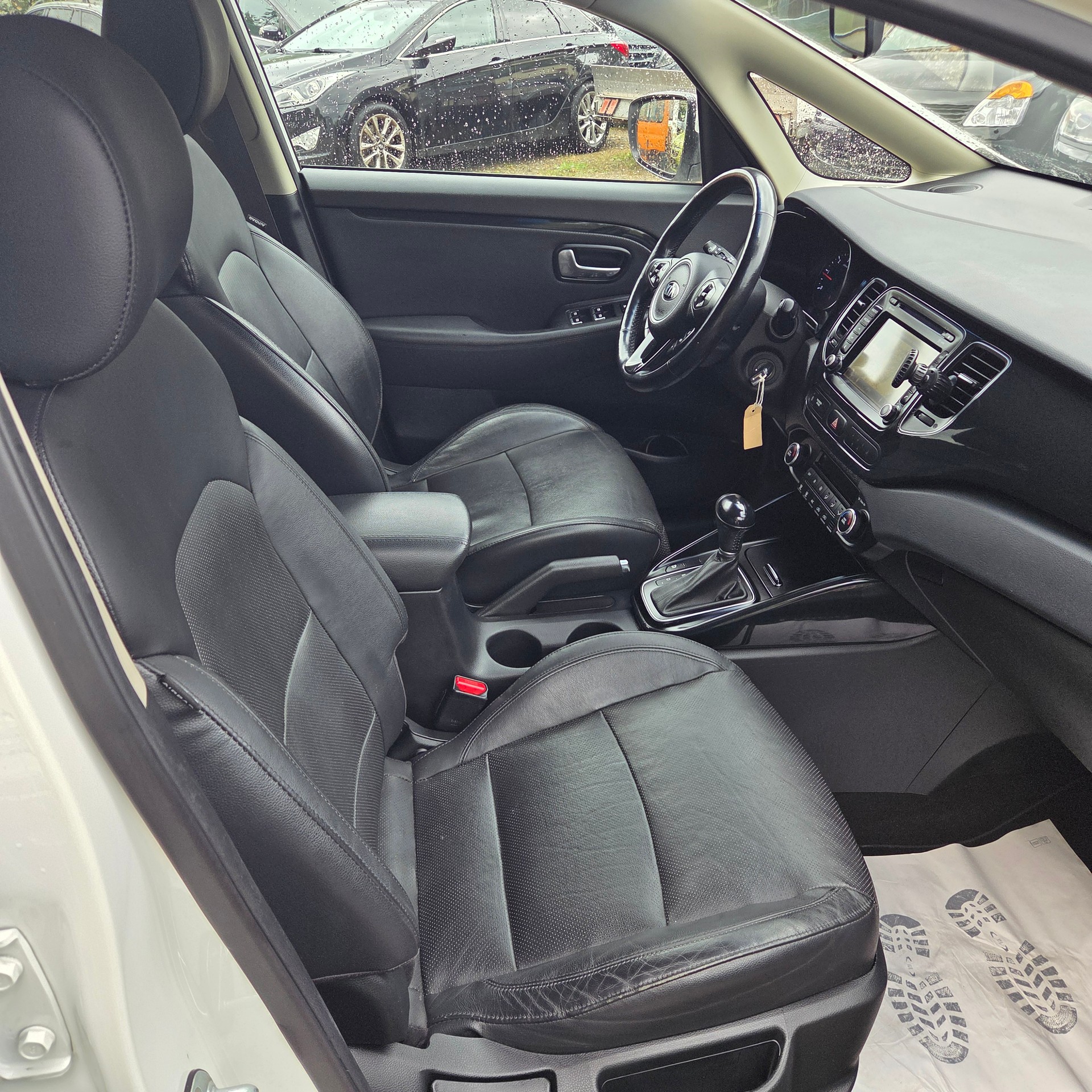 KIA Carens 1.7 CRDi Swiss Eco Edition DCT-image-10