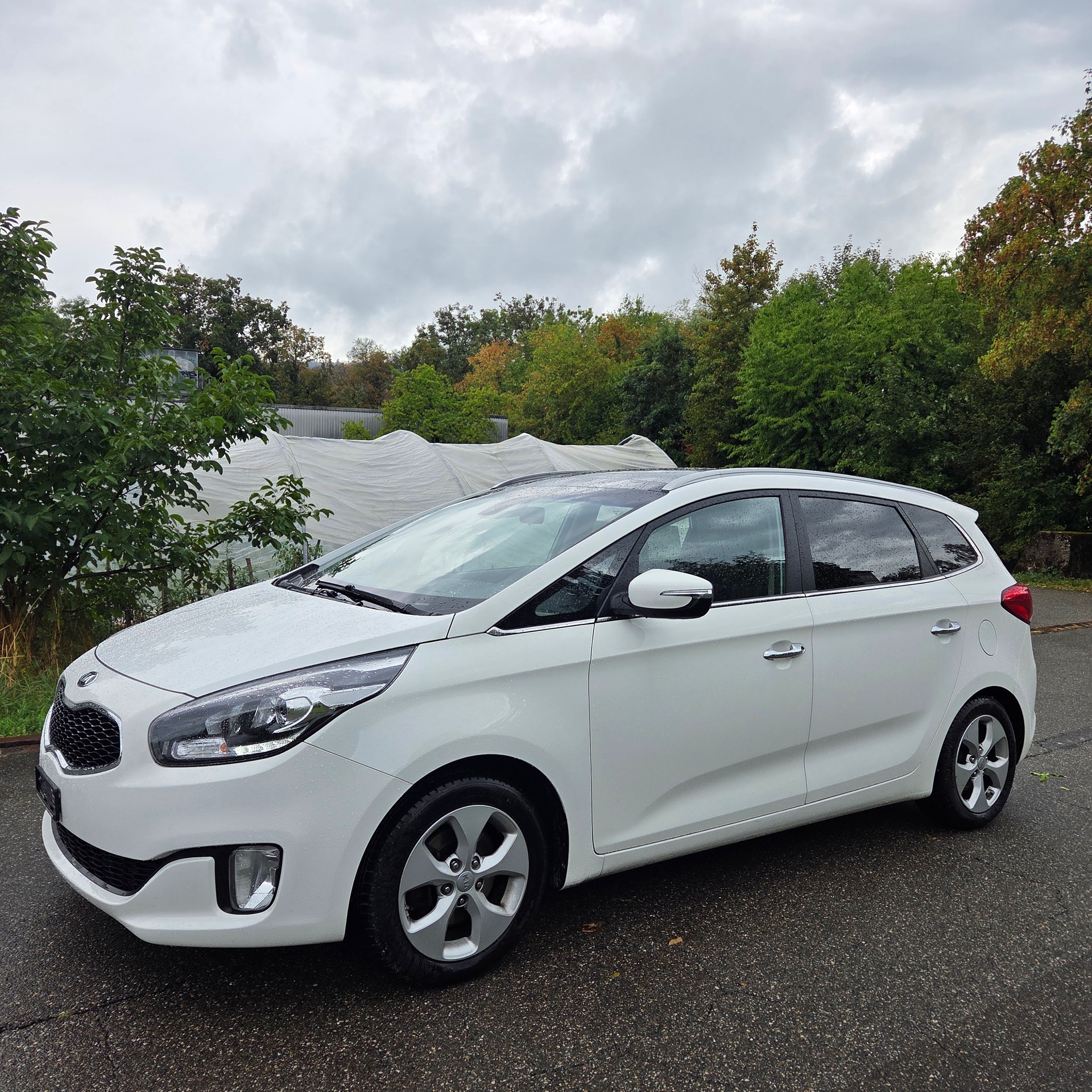 KIA Carens 1.7 CRDi Swiss Eco Edition DCT-image-0