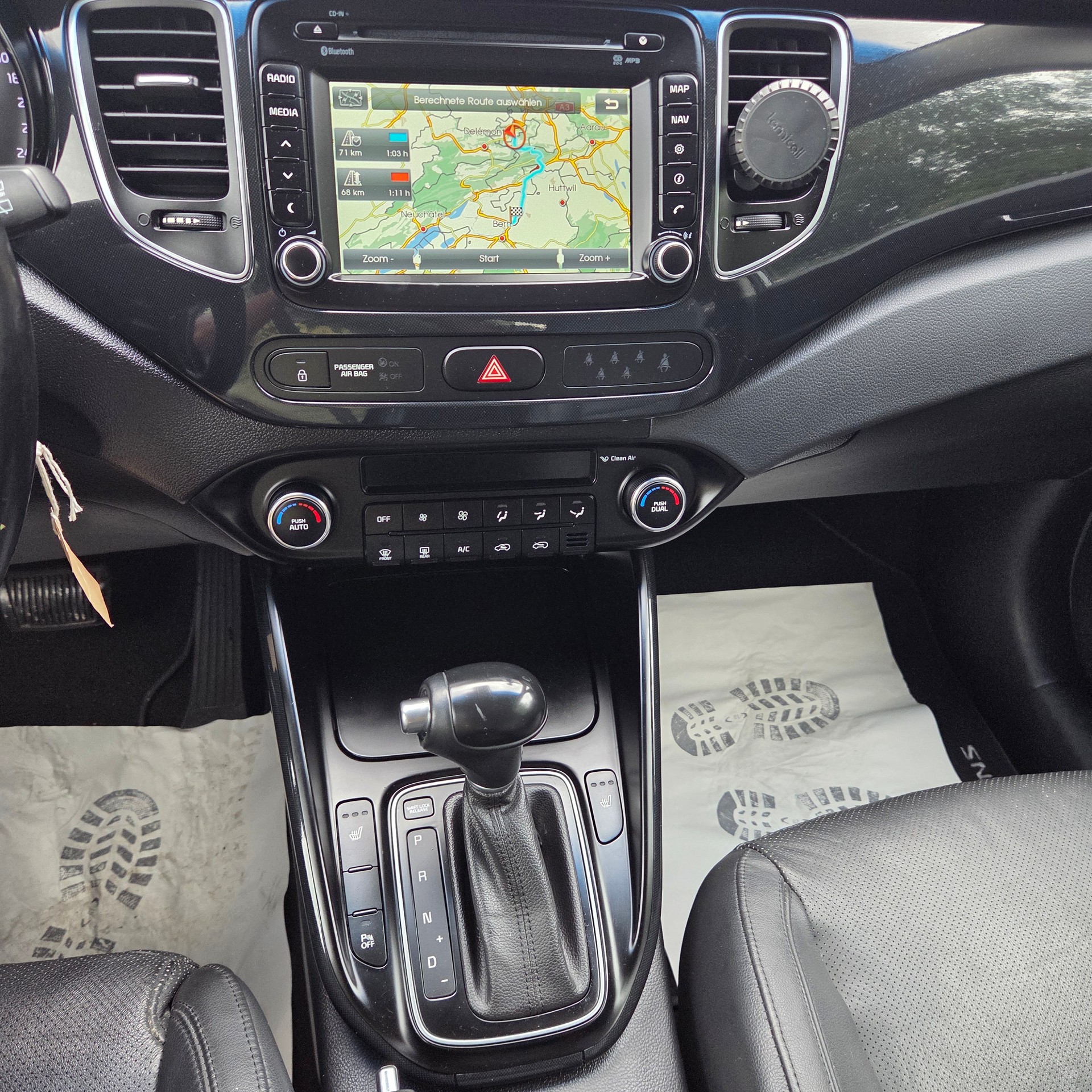 KIA Carens 1.7 CRDi Swiss Eco Edition DCT-image-11