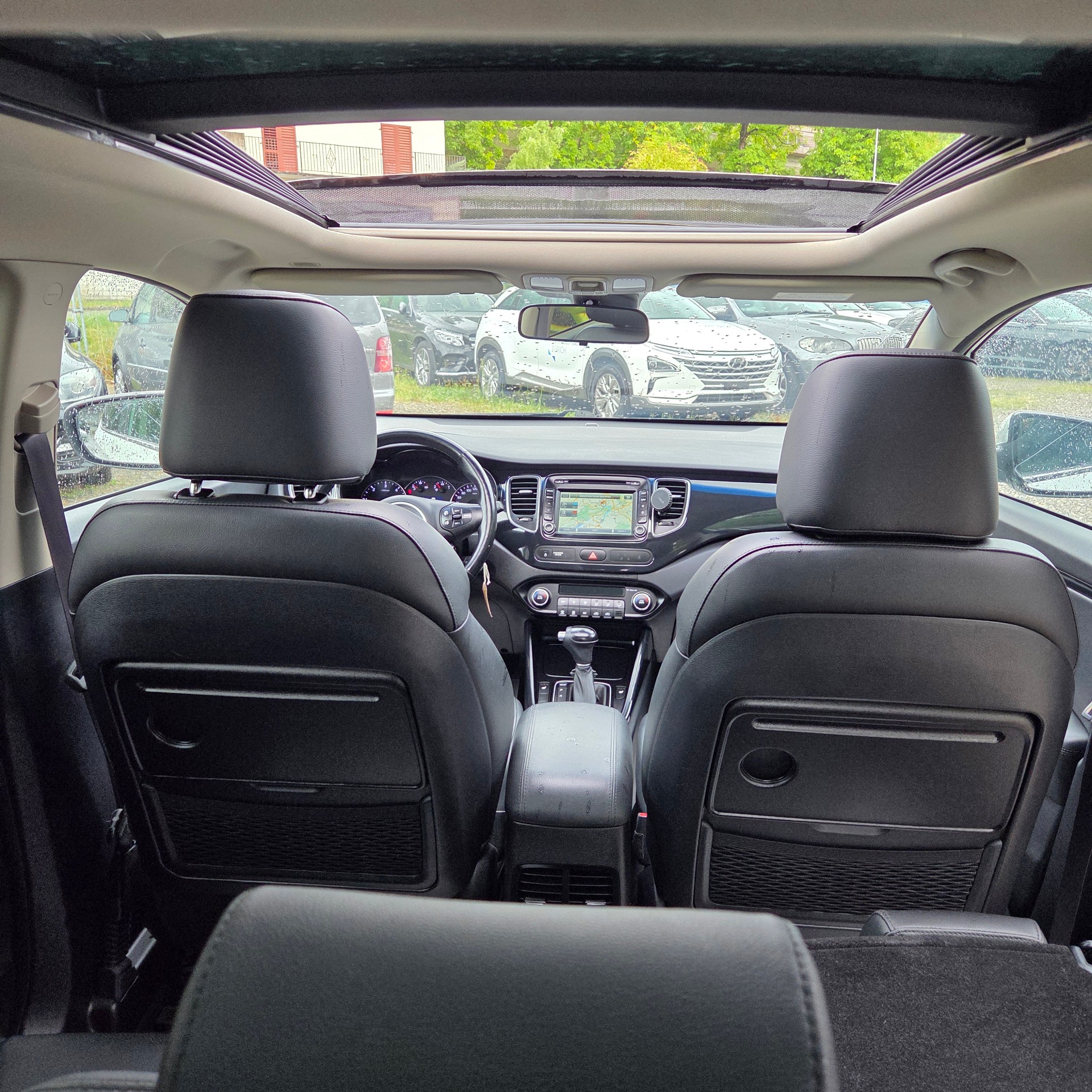 KIA Carens 1.7 CRDi Swiss Eco Edition DCT-image-12