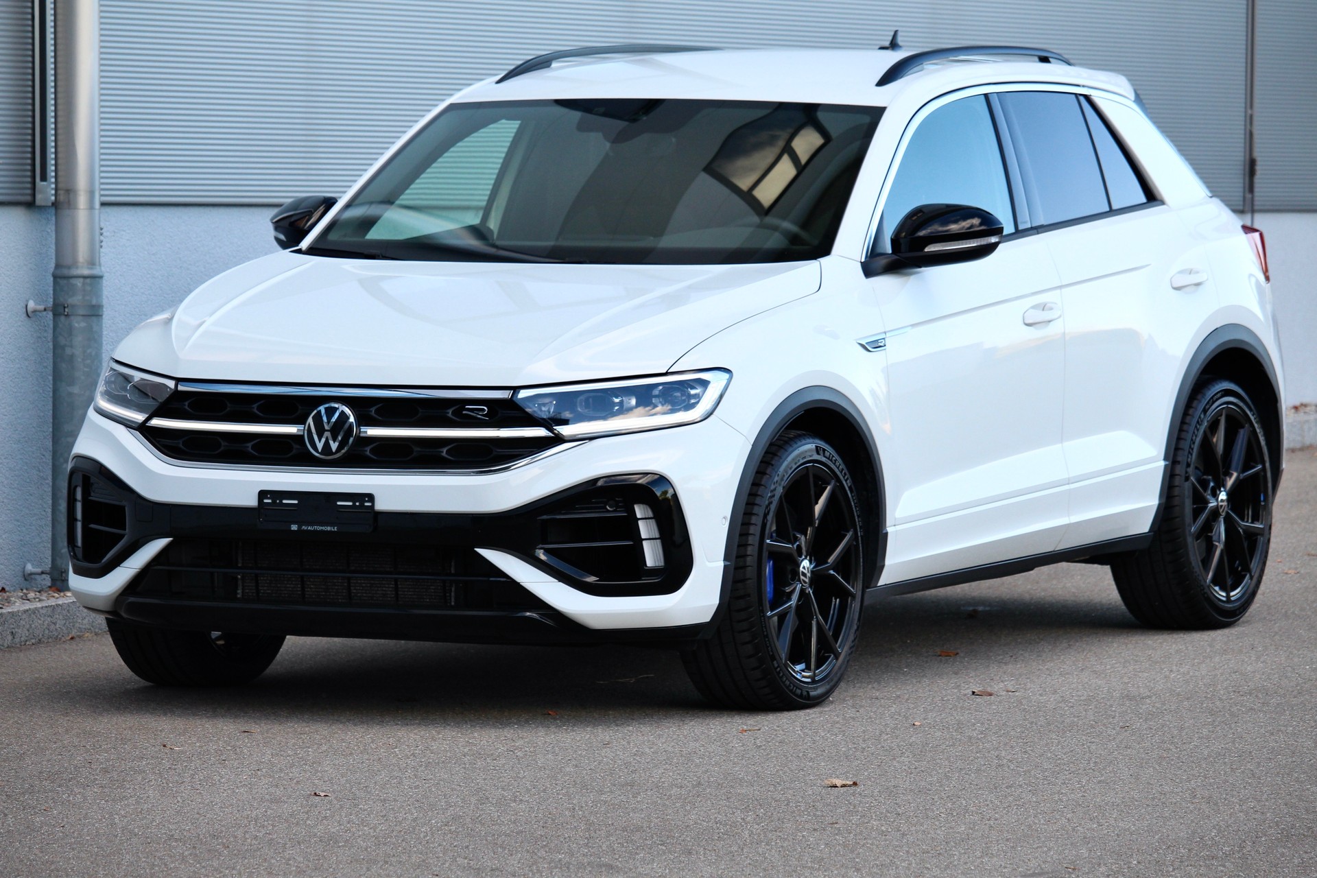 VW T-Roc 2.0 TSI R DSG 4Motion 300PS ° FACELIFT Modell °AKRAPOVIC Titanabgasanlage ° 19 Zoll R Aluräder-showroom-element-1