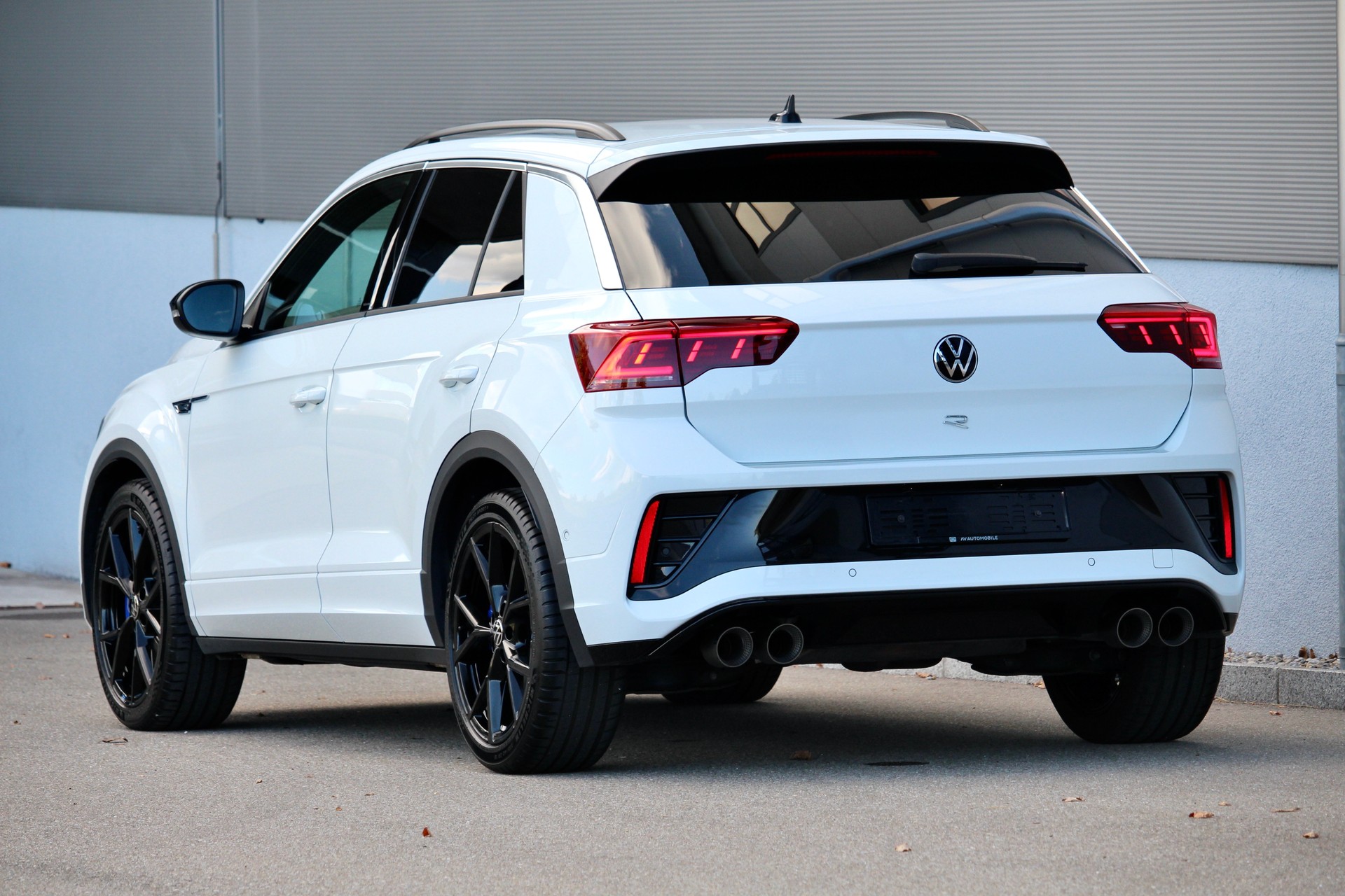 VW T-Roc 2.0 TSI R DSG 4Motion 300PS ° FACELIFT Modell °AKRAPOVIC Titanabgasanlage ° 19 Zoll R Aluräder-image-8