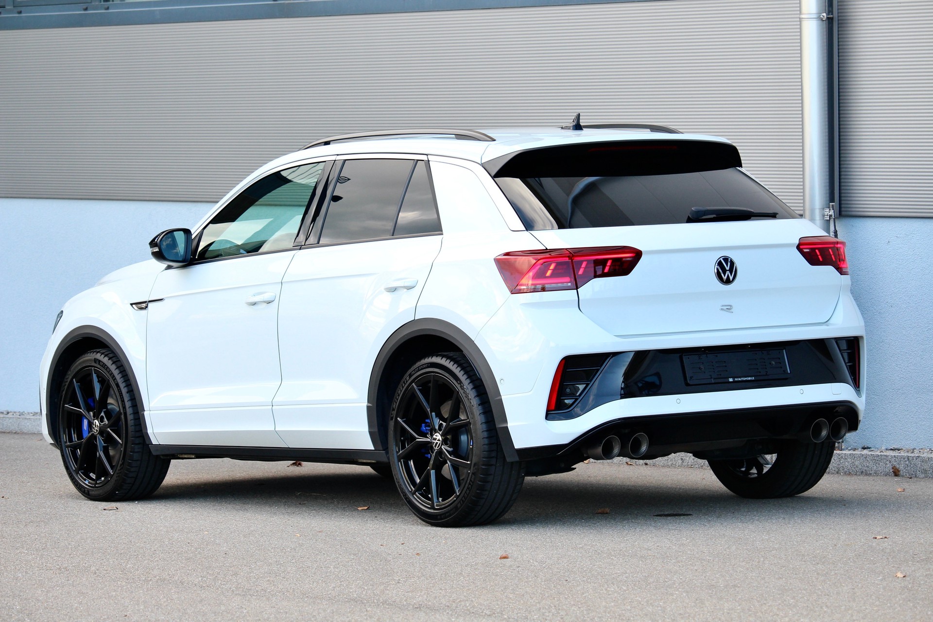 VW T-Roc 2.0 TSI R DSG 4Motion 300PS ° FACELIFT Modell °AKRAPOVIC Titanabgasanlage ° 19 Zoll R Aluräder-image-6