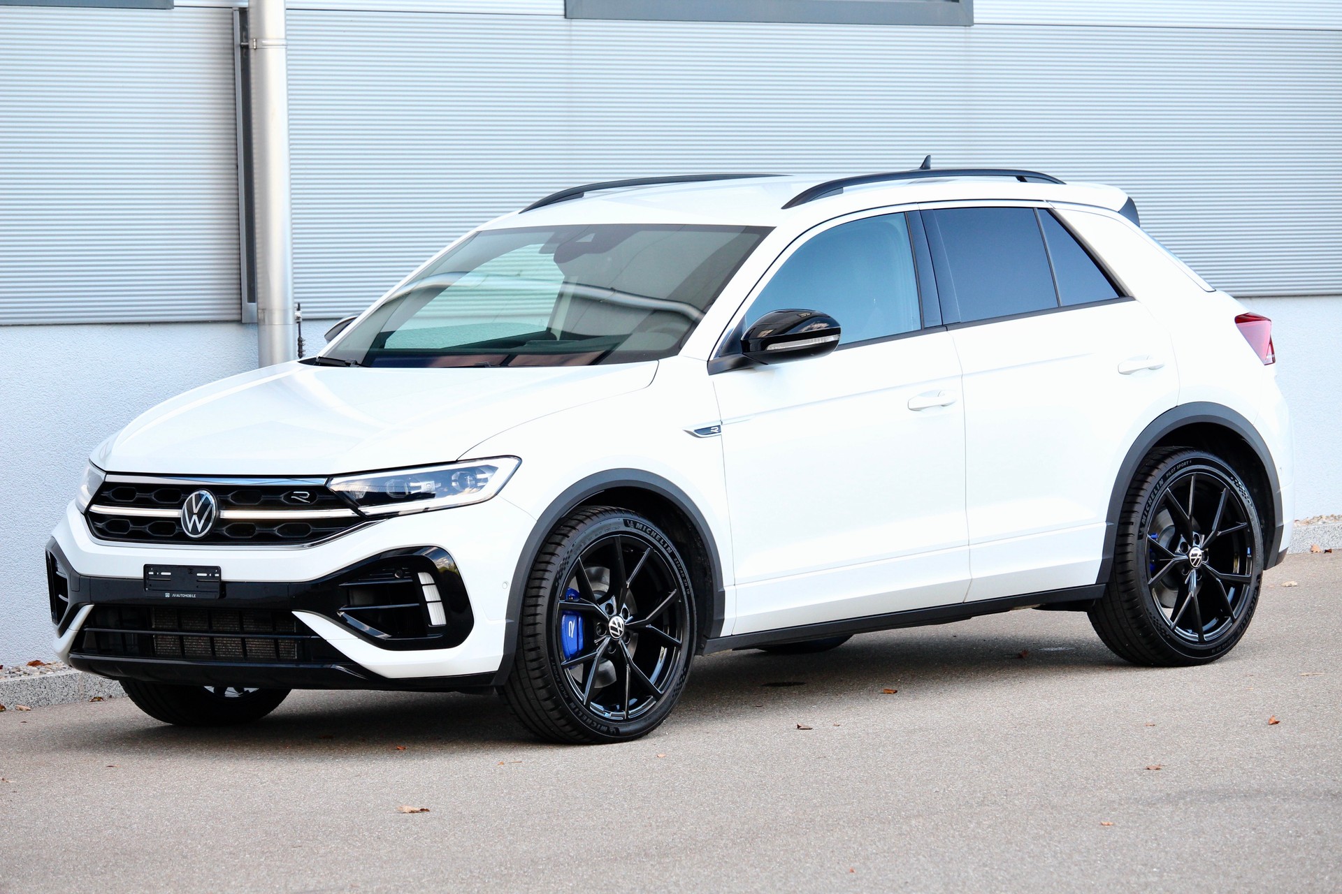 VW T-Roc 2.0 TSI R DSG 4Motion 300PS ° FACELIFT Modell °AKRAPOVIC Titanabgasanlage ° 19 Zoll R Aluräder-showroom-element-2