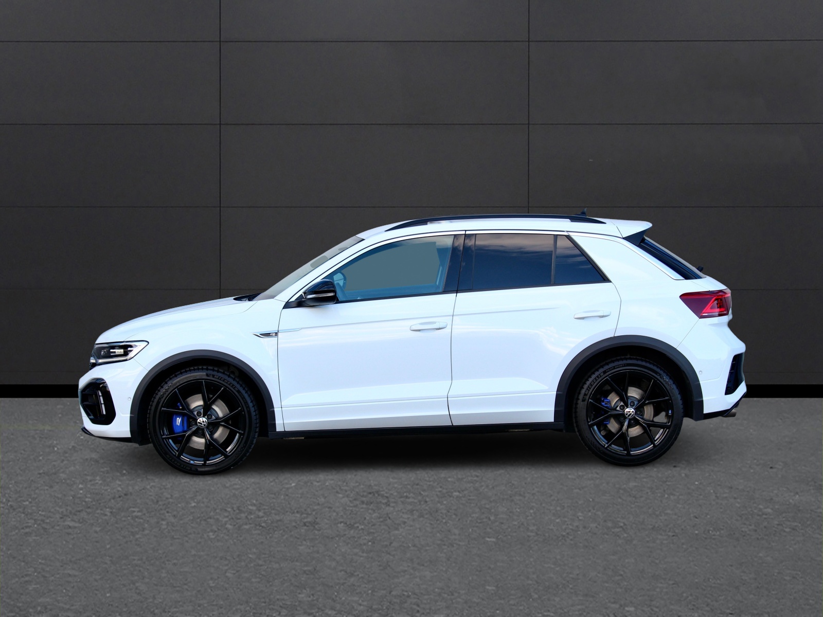 VW T-Roc 2.0 TSI R DSG 4Motion 300PS ° FACELIFT Modell °AKRAPOVIC Titanabgasanlage ° 19 Zoll R Aluräder-image-4