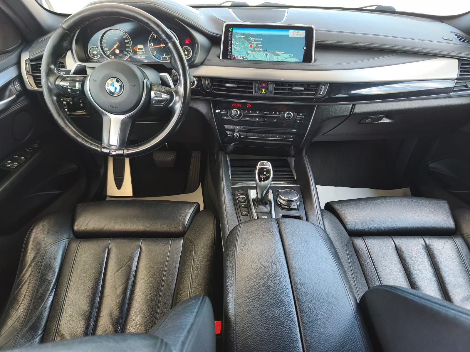 BMW X6 xDrive 40d M Packt Steptronic-image-12
