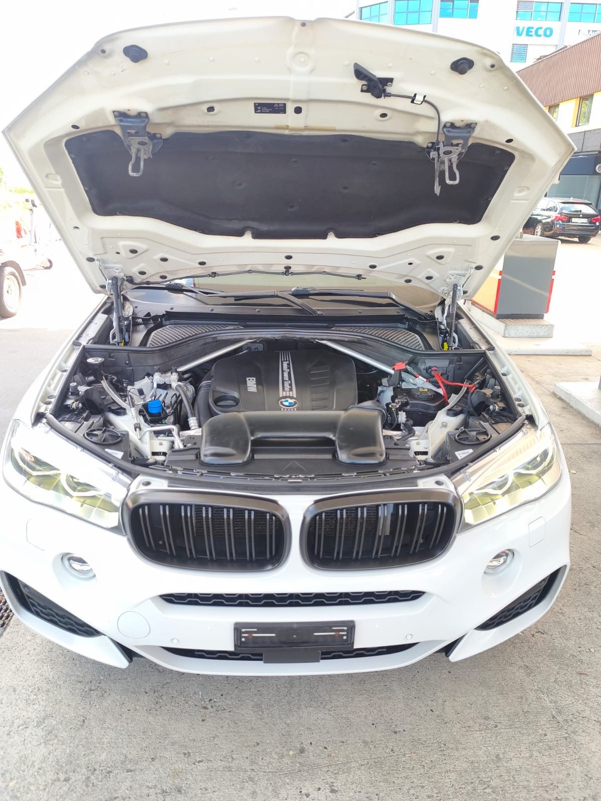BMW X6 xDrive 40d M Packt Steptronic-image-18