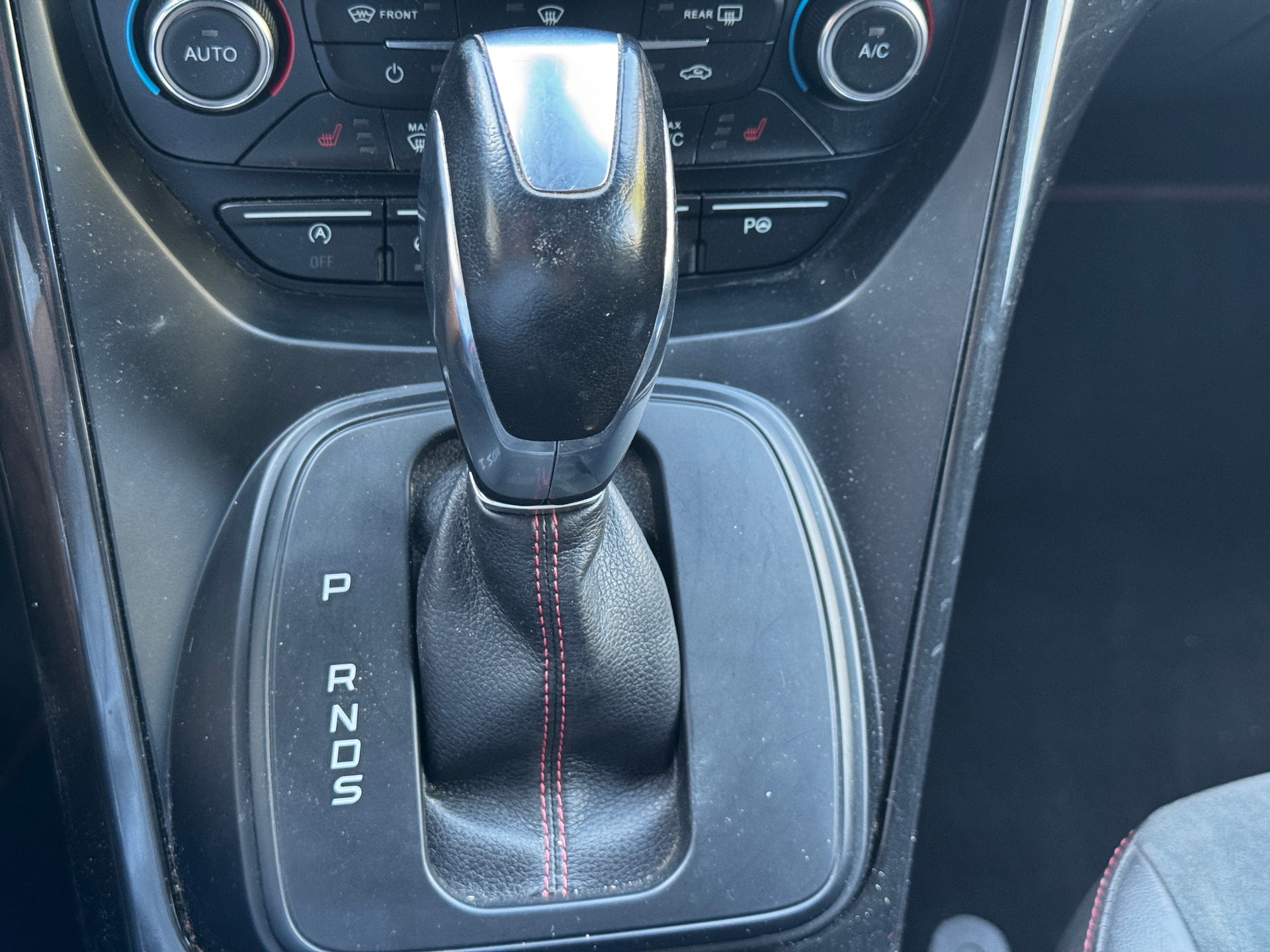 FORD Kuga 2.0 TDCi ST Line High 4WD PowerShift-image-14
