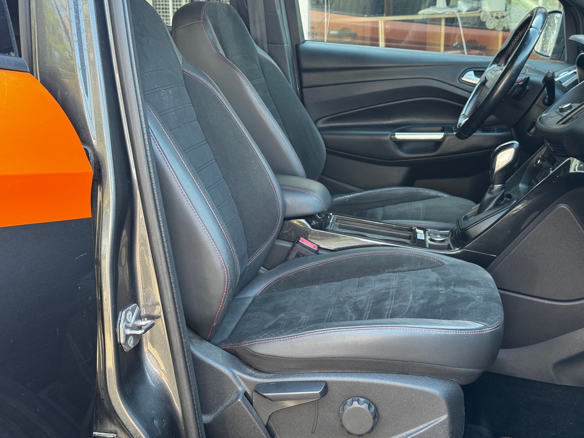 FORD Kuga 2.0 TDCi ST Line High 4WD PowerShift-image-7