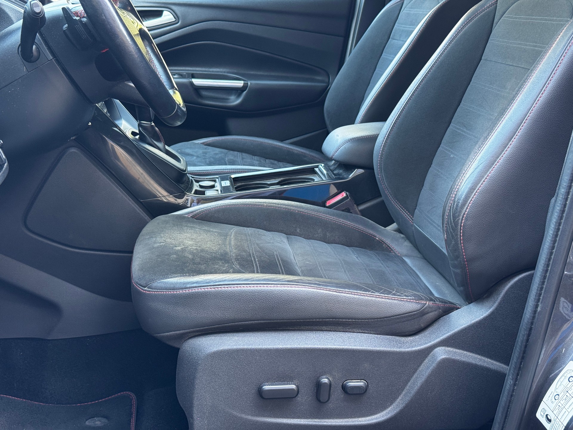 FORD Kuga 2.0 TDCi ST Line High 4WD PowerShift-image-11