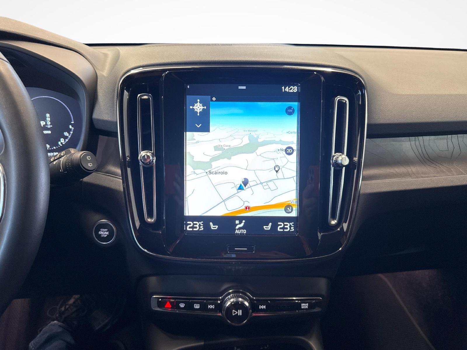 VOLVO XC40 1.5 T5 PiH Plus Dark-image-12
