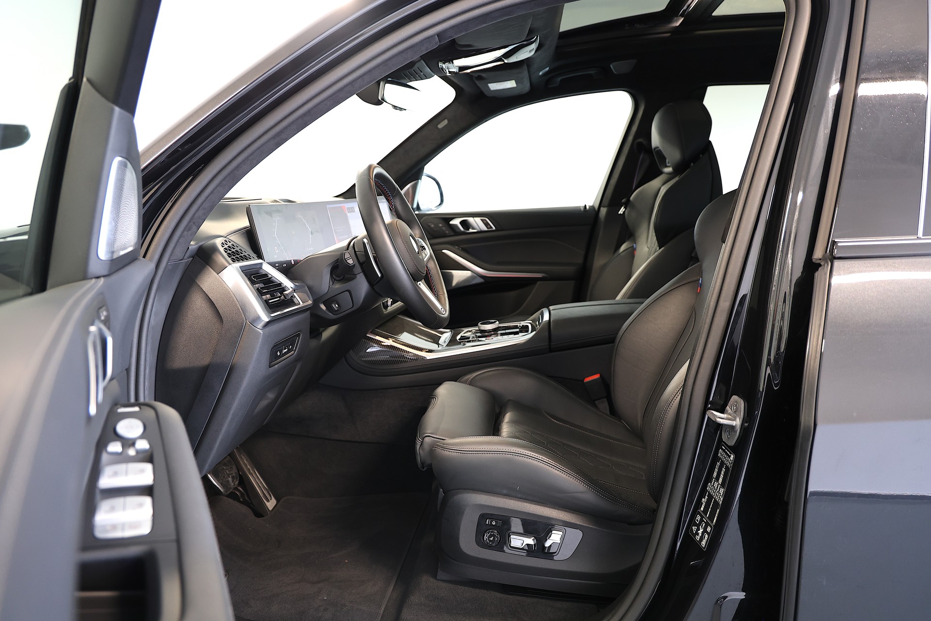 BMW X7 M60i-image-5