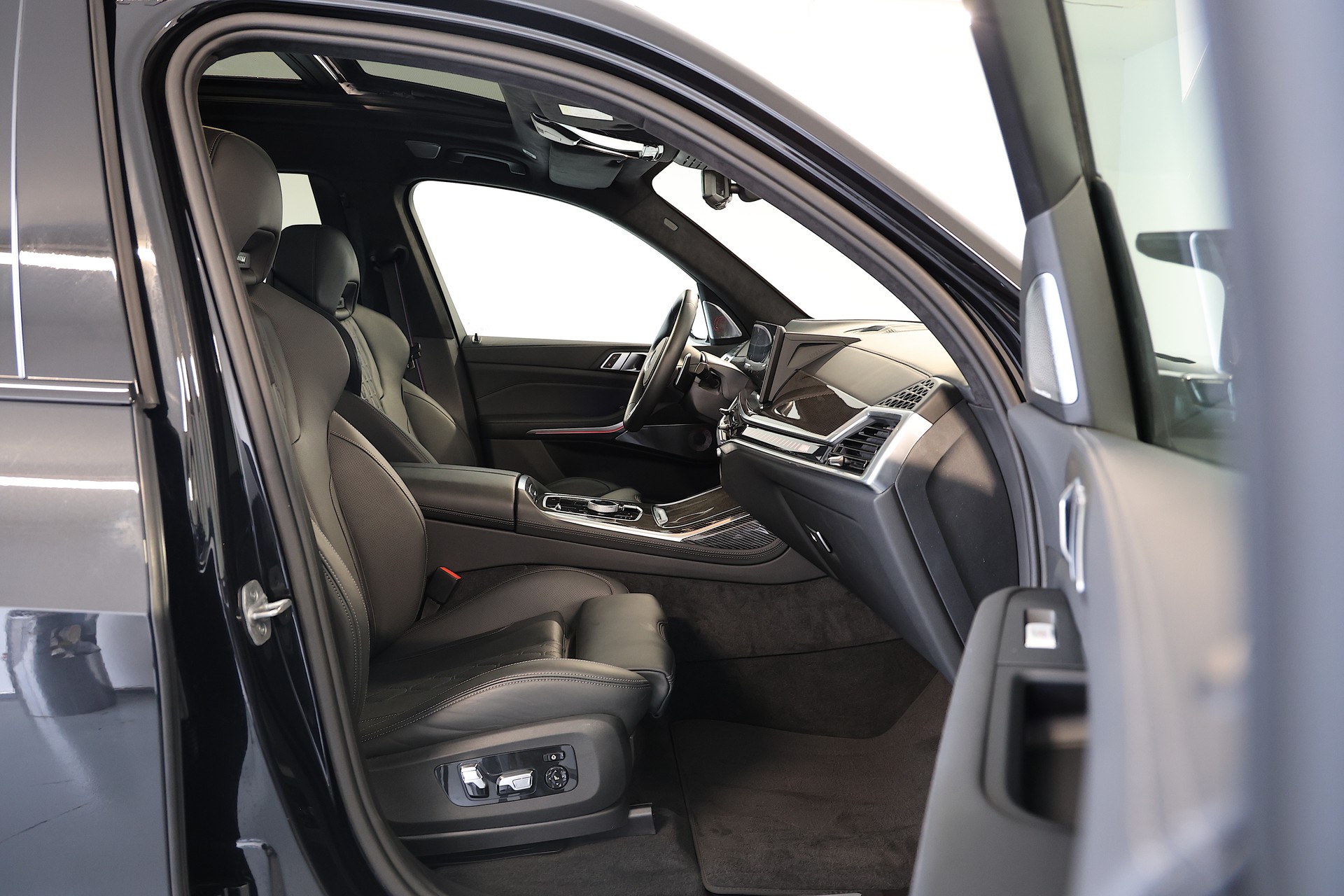 BMW X7 M60i-image-11