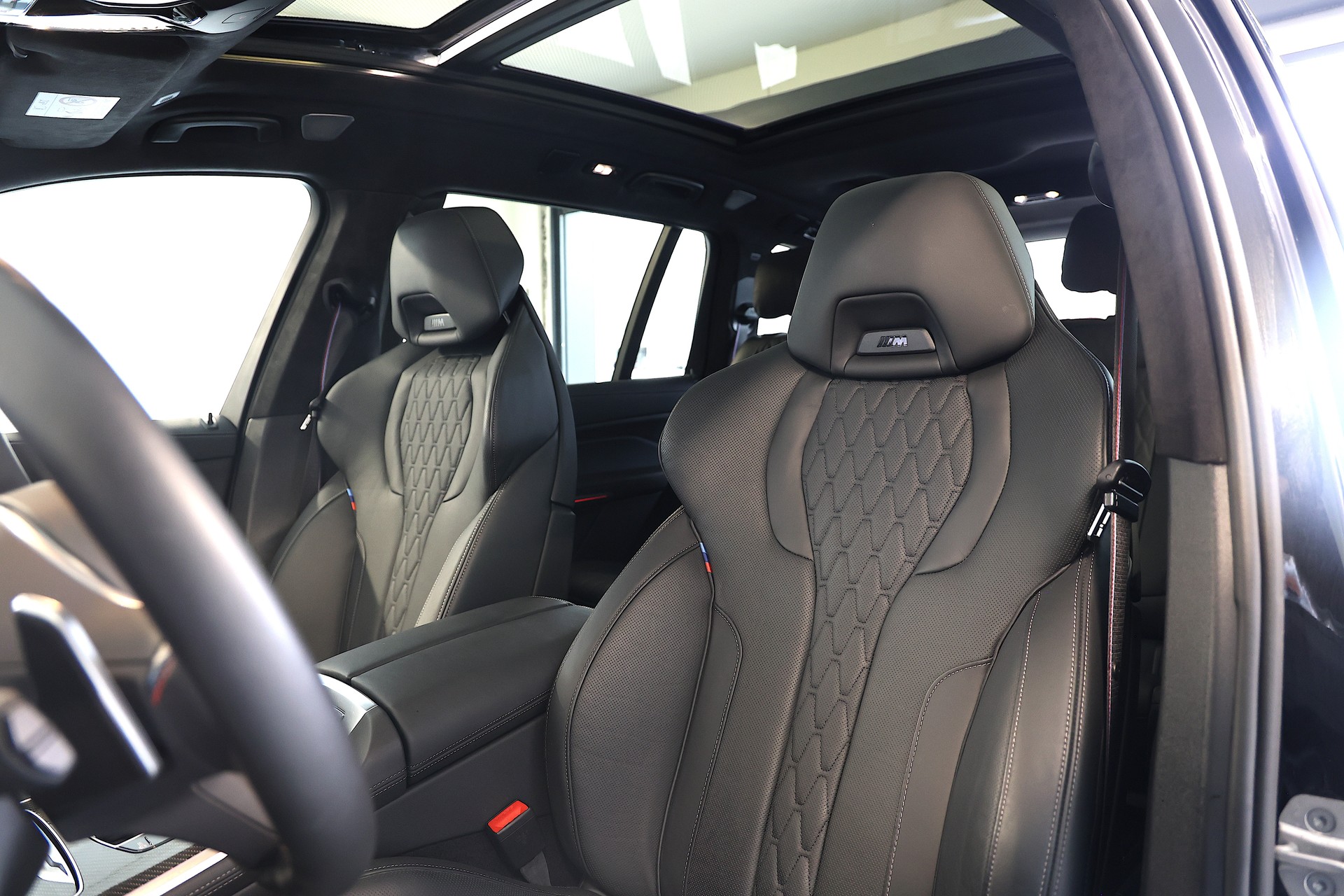 BMW X7 M60i-image-6