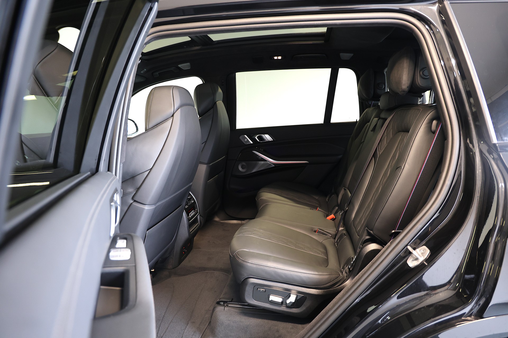 BMW X7 M60i-image-15