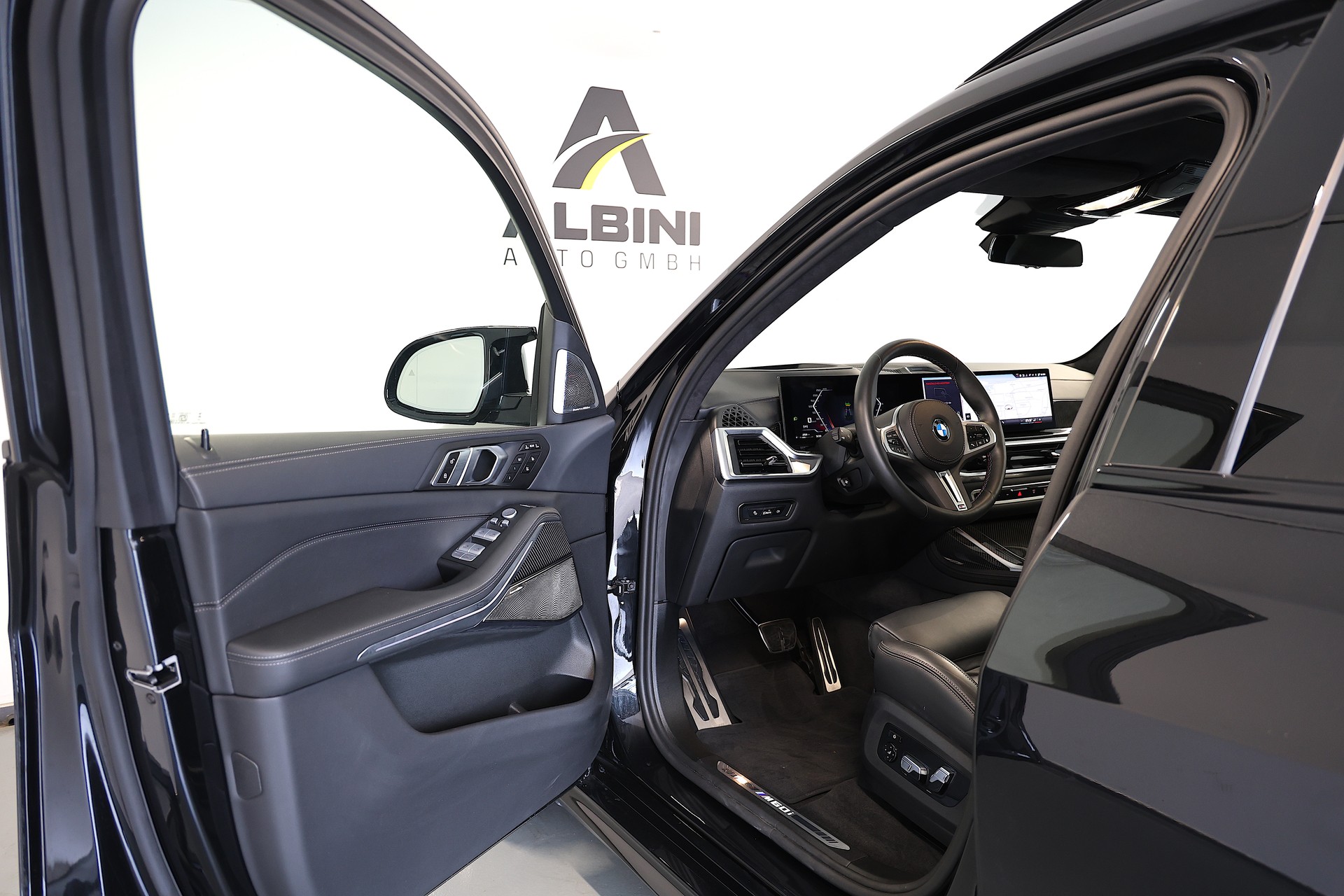 BMW X7 M60i-image-4