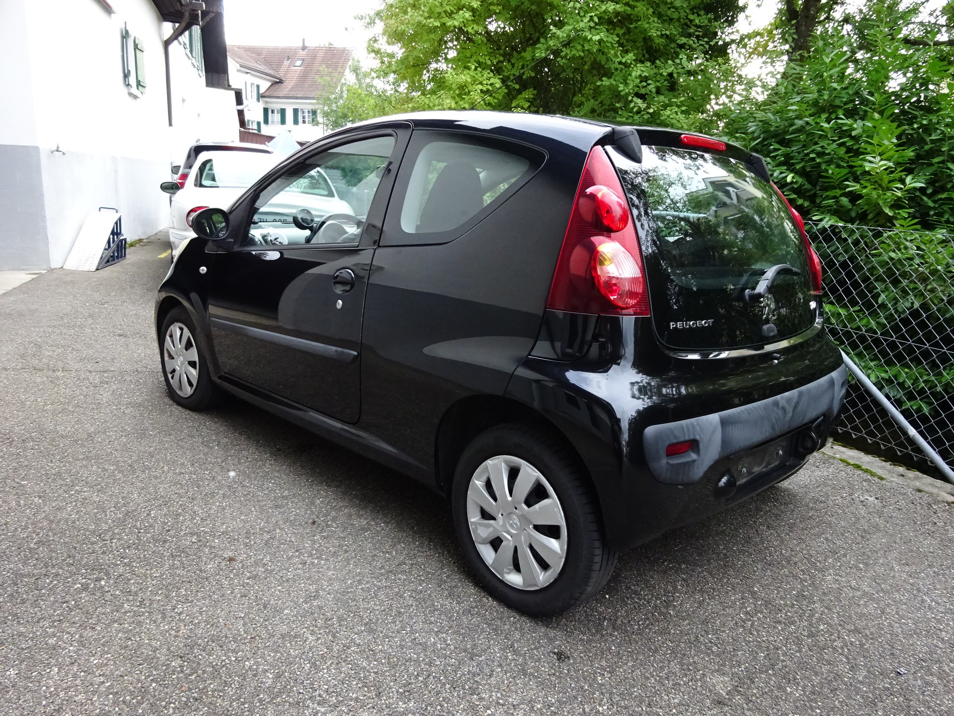 PEUGEOT 107 1.0 Active-image-2