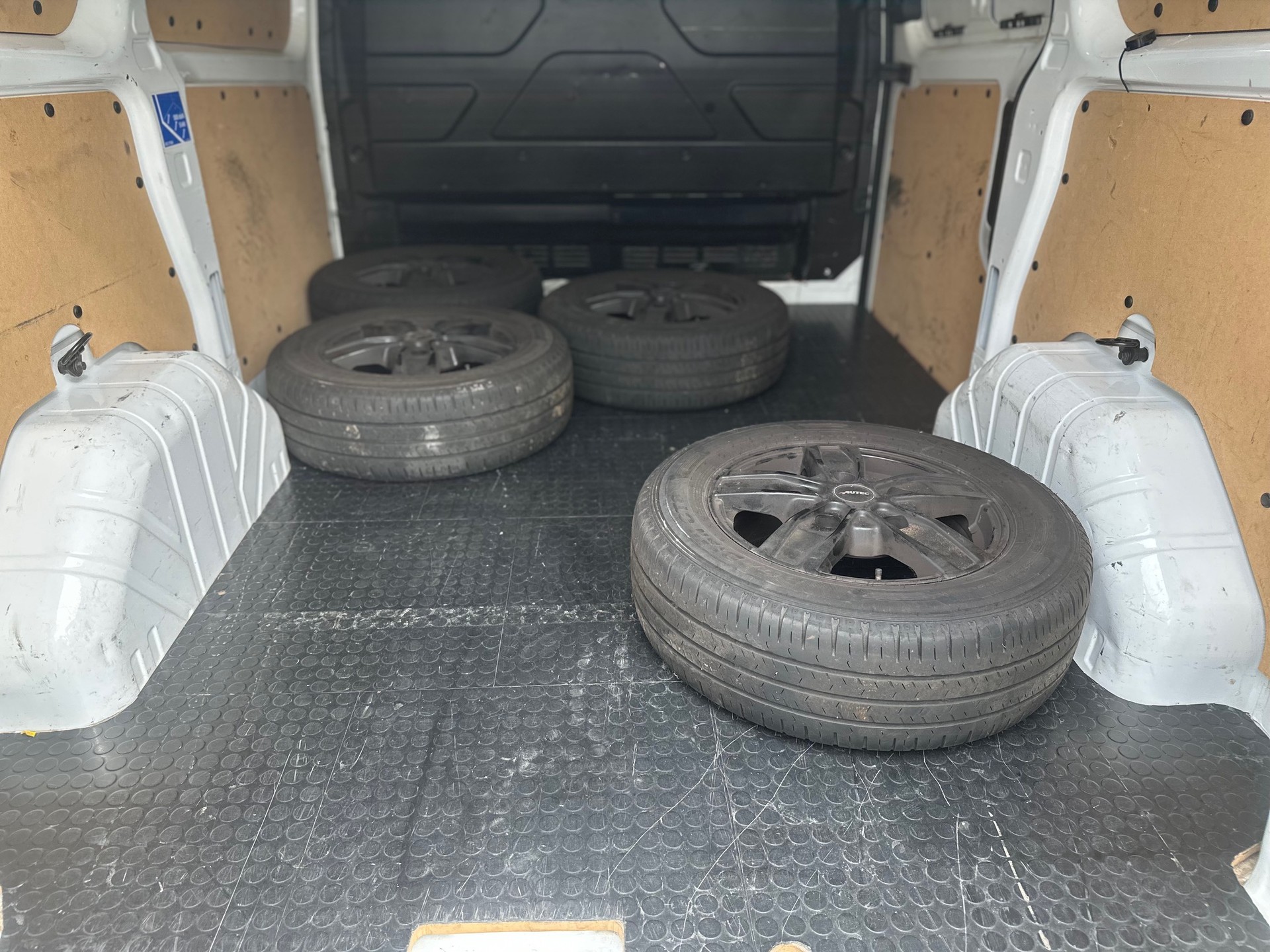 FORD Transit Custom Van 310 L1H1 Limited-image-7