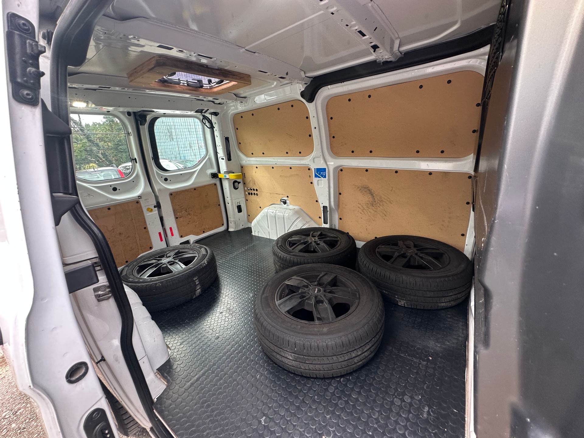 FORD Transit Custom Van 310 L1H1 Limited-image-6