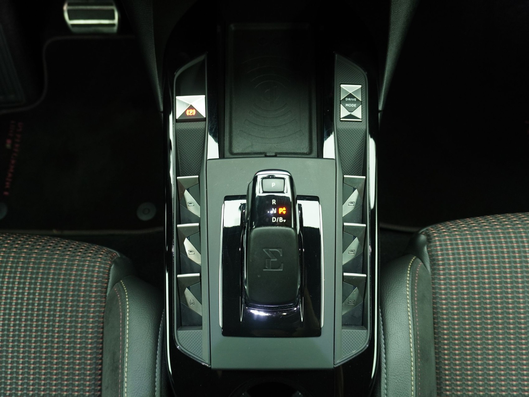 DS AUTOMOBILES DS3 Crossback E-Tense Performance Line-image-13