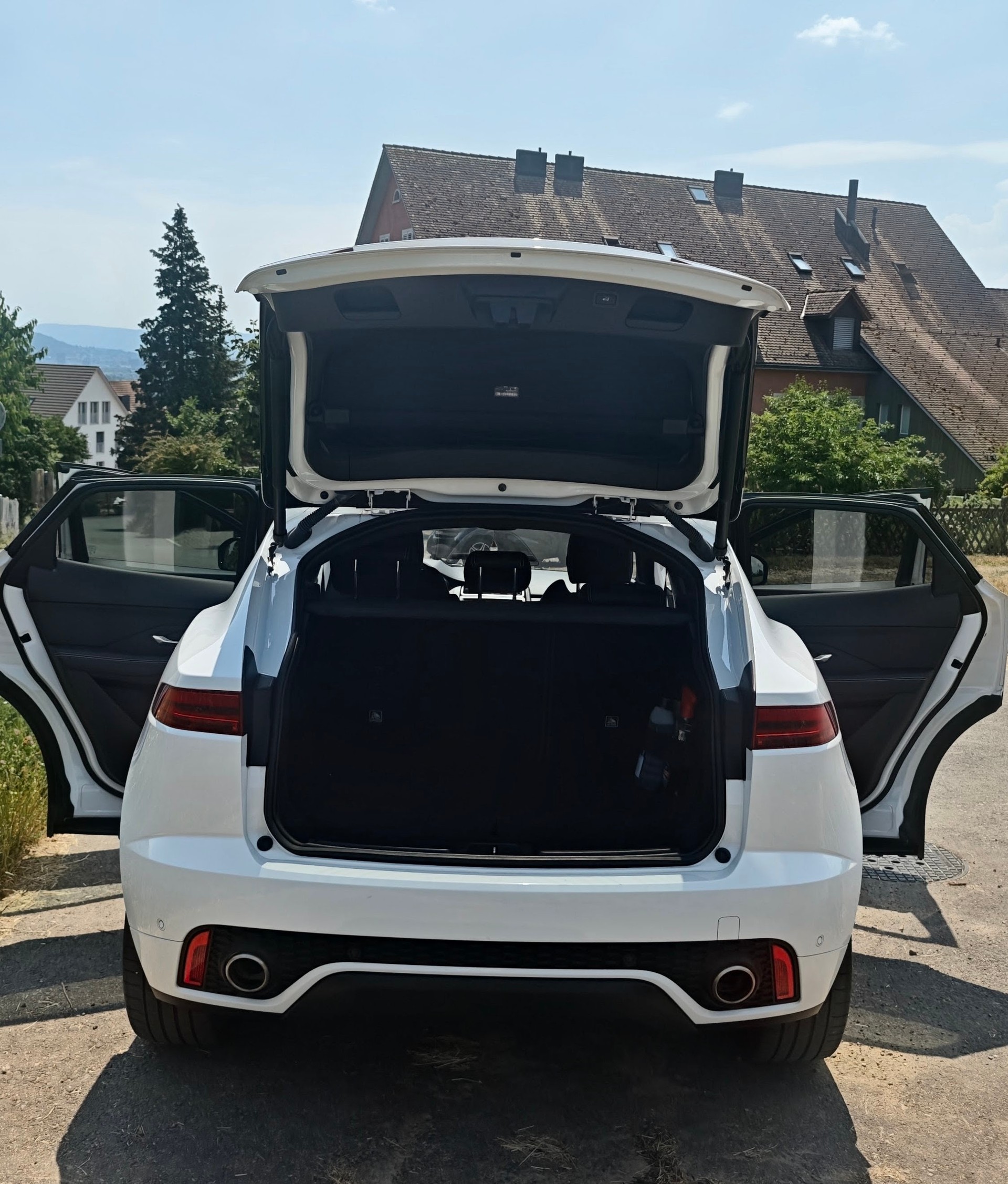 JAGUAR 2.0 D 180 R-Dynamic SE AWD-image-5
