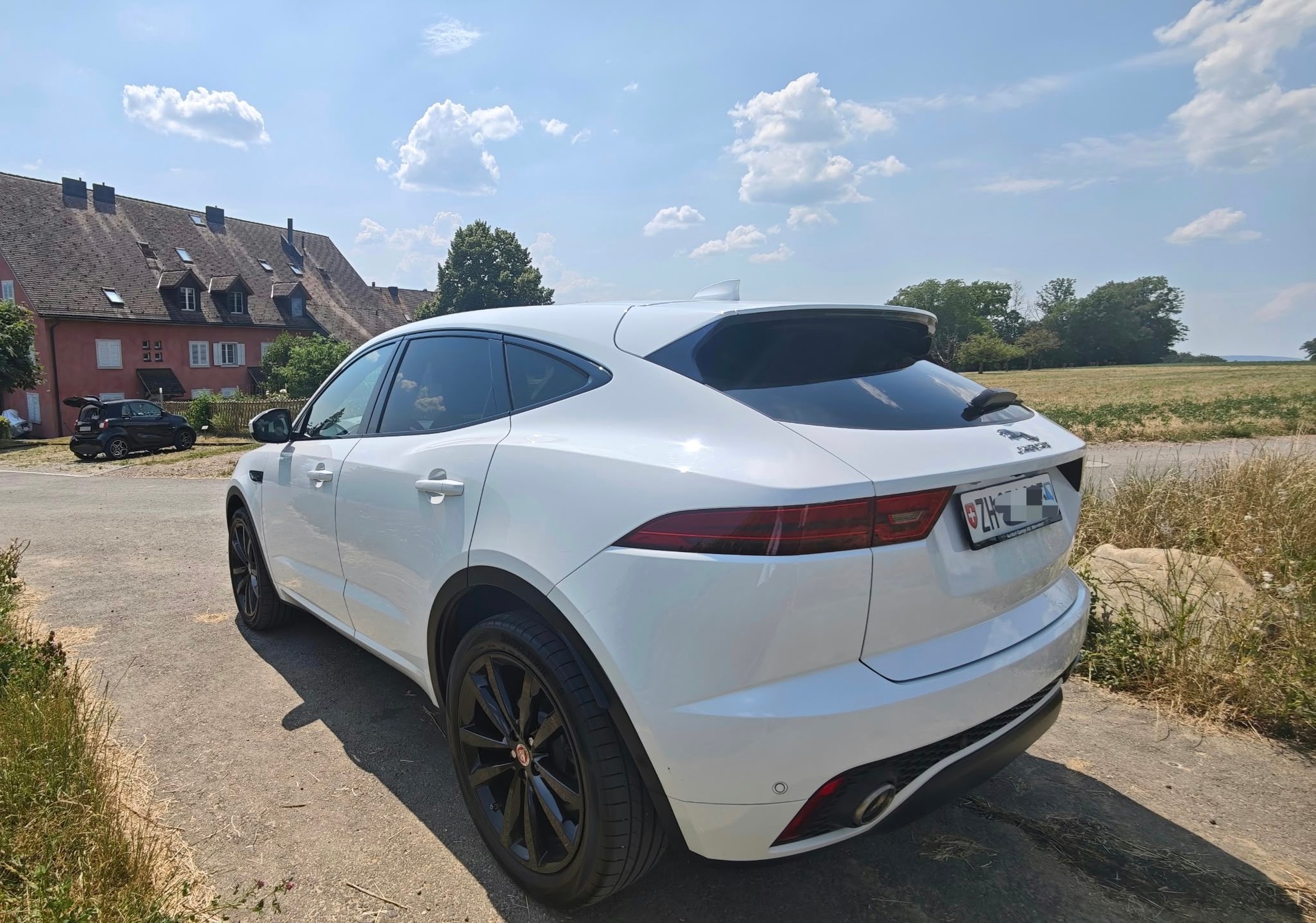 JAGUAR 2.0 D 180 R-Dynamic SE AWD-image-1