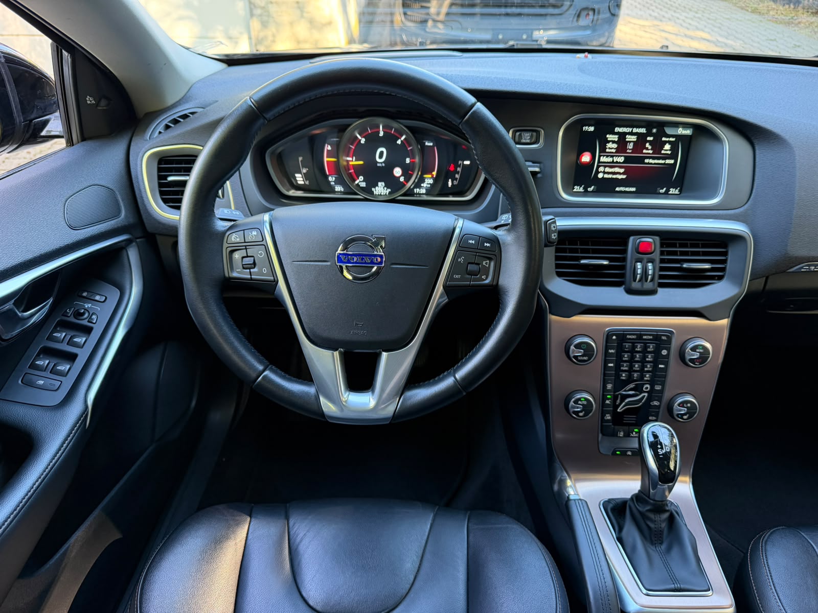 VOLVO V40 Cross Country D3 Summum Geartronic-image-19