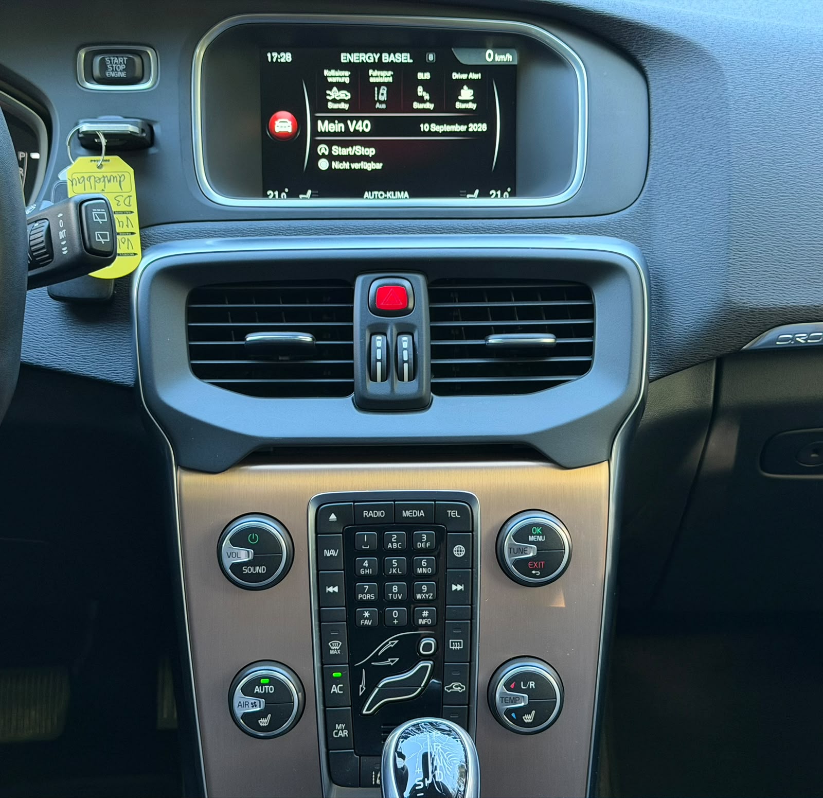 VOLVO V40 Cross Country D3 Summum Geartronic-image-20
