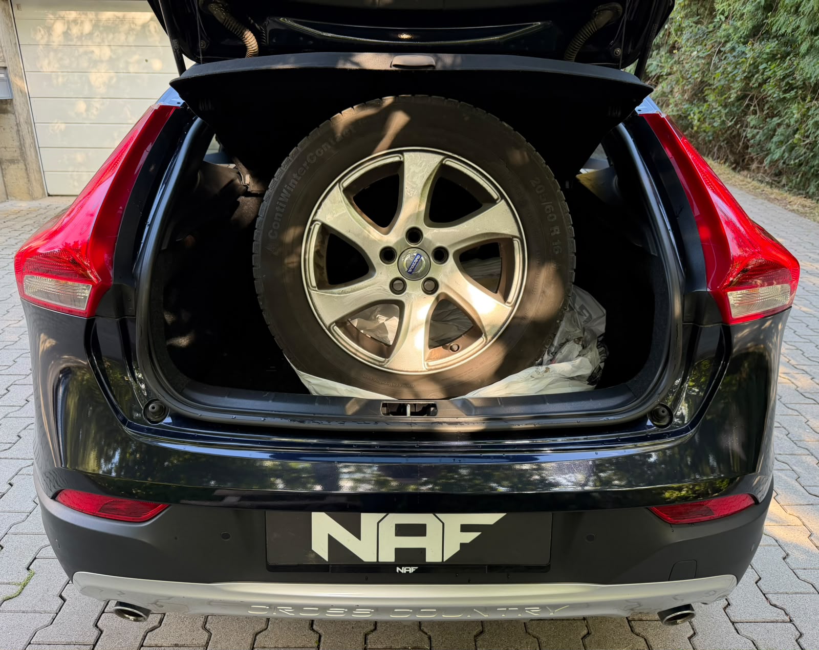 VOLVO V40 Cross Country D3 Summum Geartronic-image-13