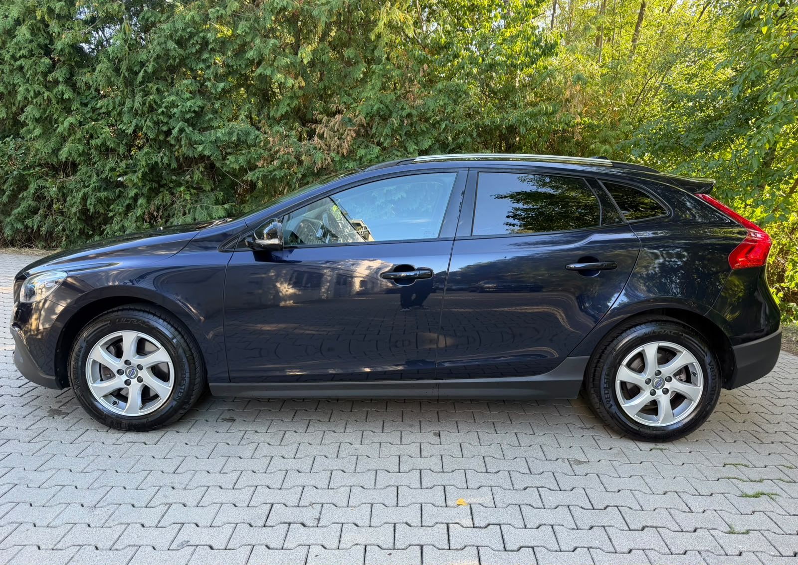 VOLVO V40 Cross Country D3 Summum Geartronic-showroom-element-1