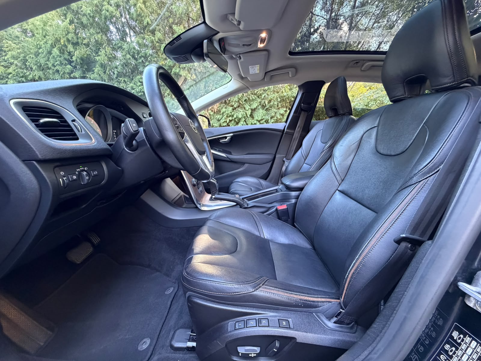 VOLVO V40 Cross Country D3 Summum Geartronic-image-9