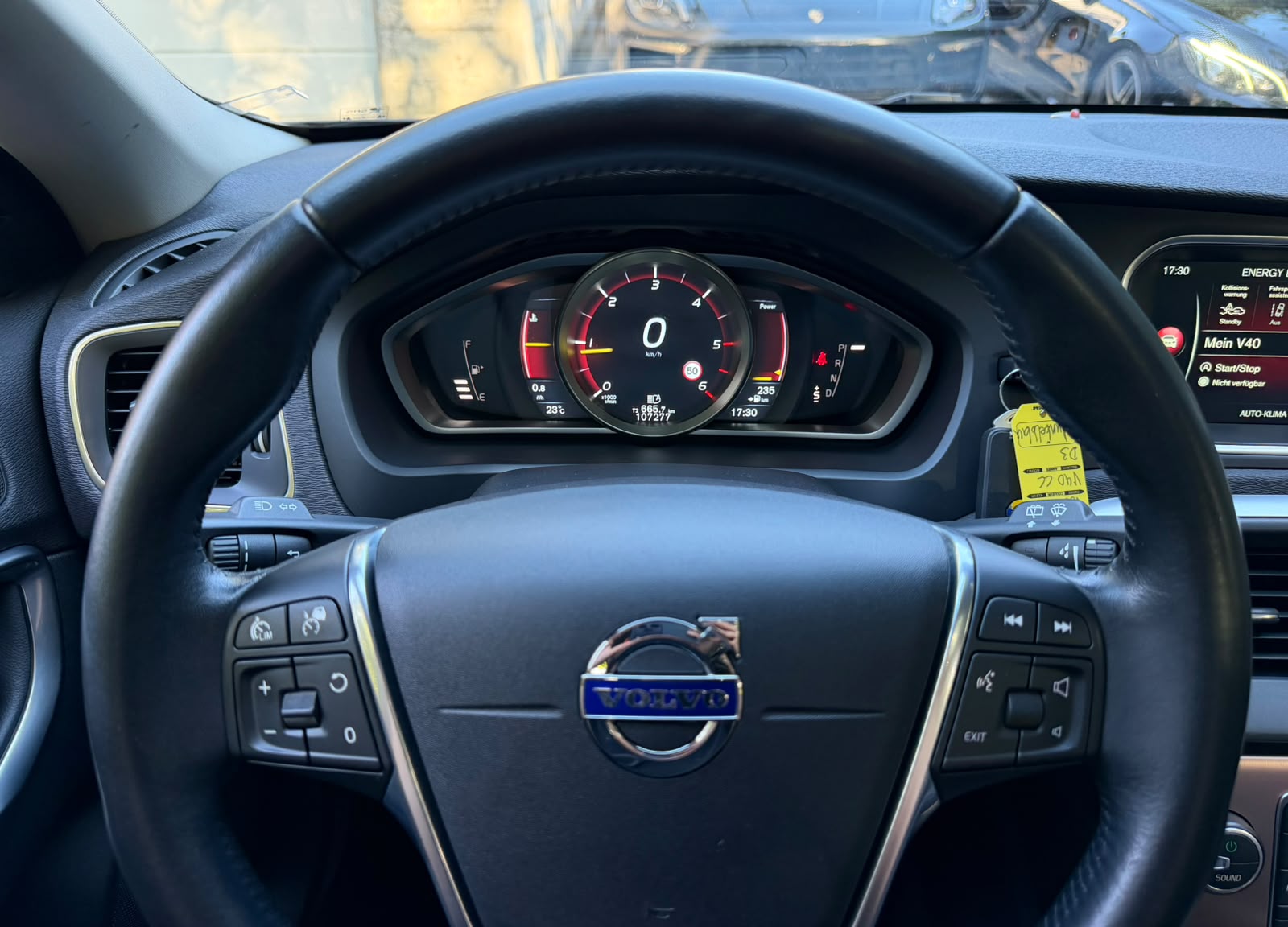 VOLVO V40 Cross Country D3 Summum Geartronic-image-23