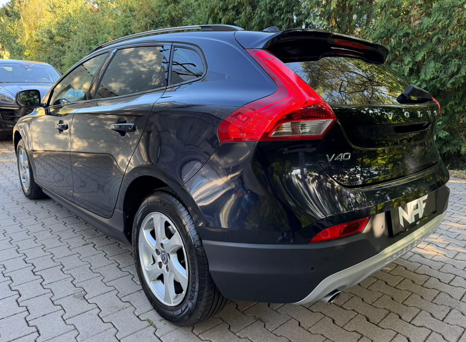 VOLVO V40 Cross Country D3 Summum Geartronic-showroom-element-2