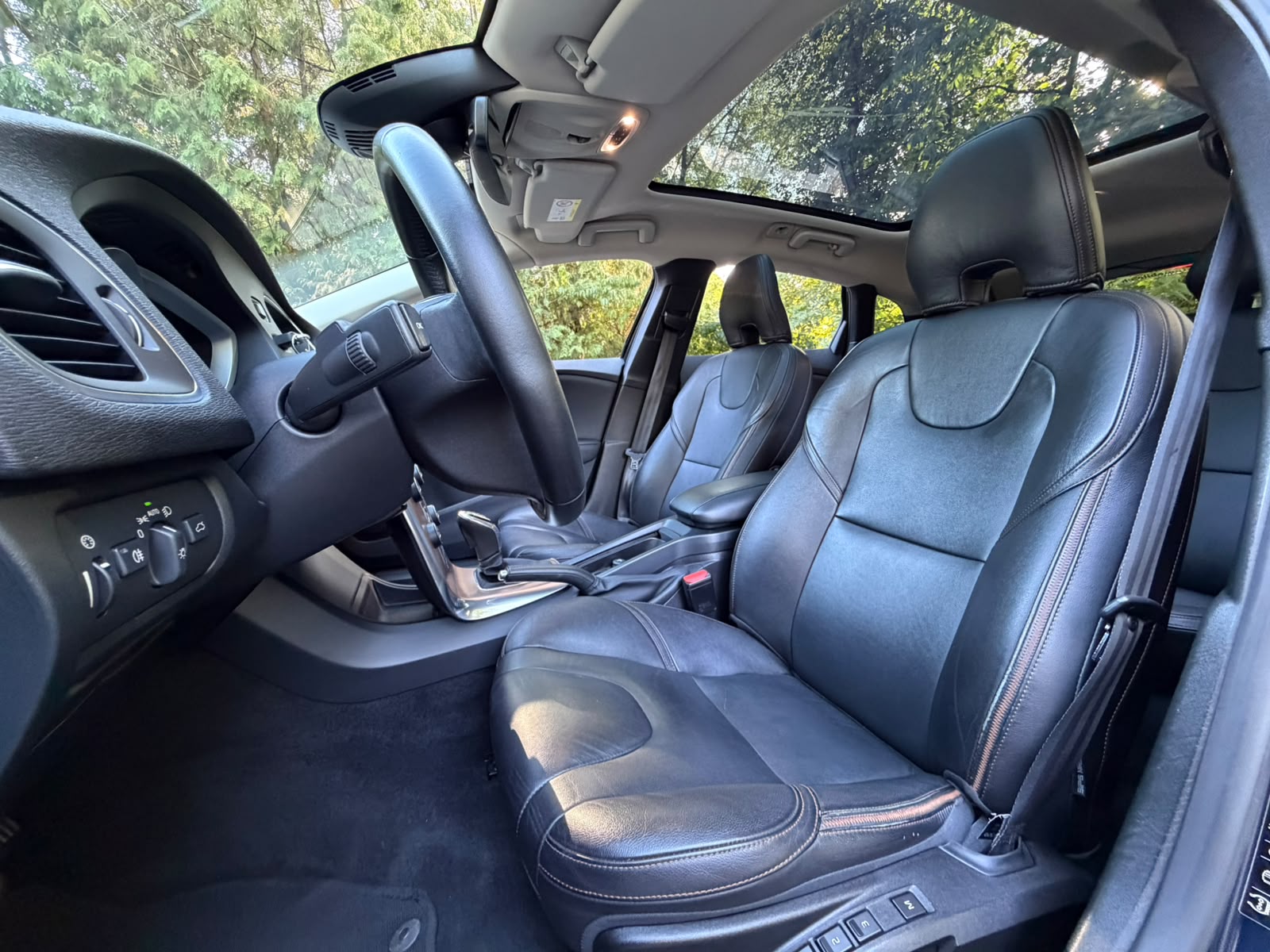 VOLVO V40 Cross Country D3 Summum Geartronic-image-11