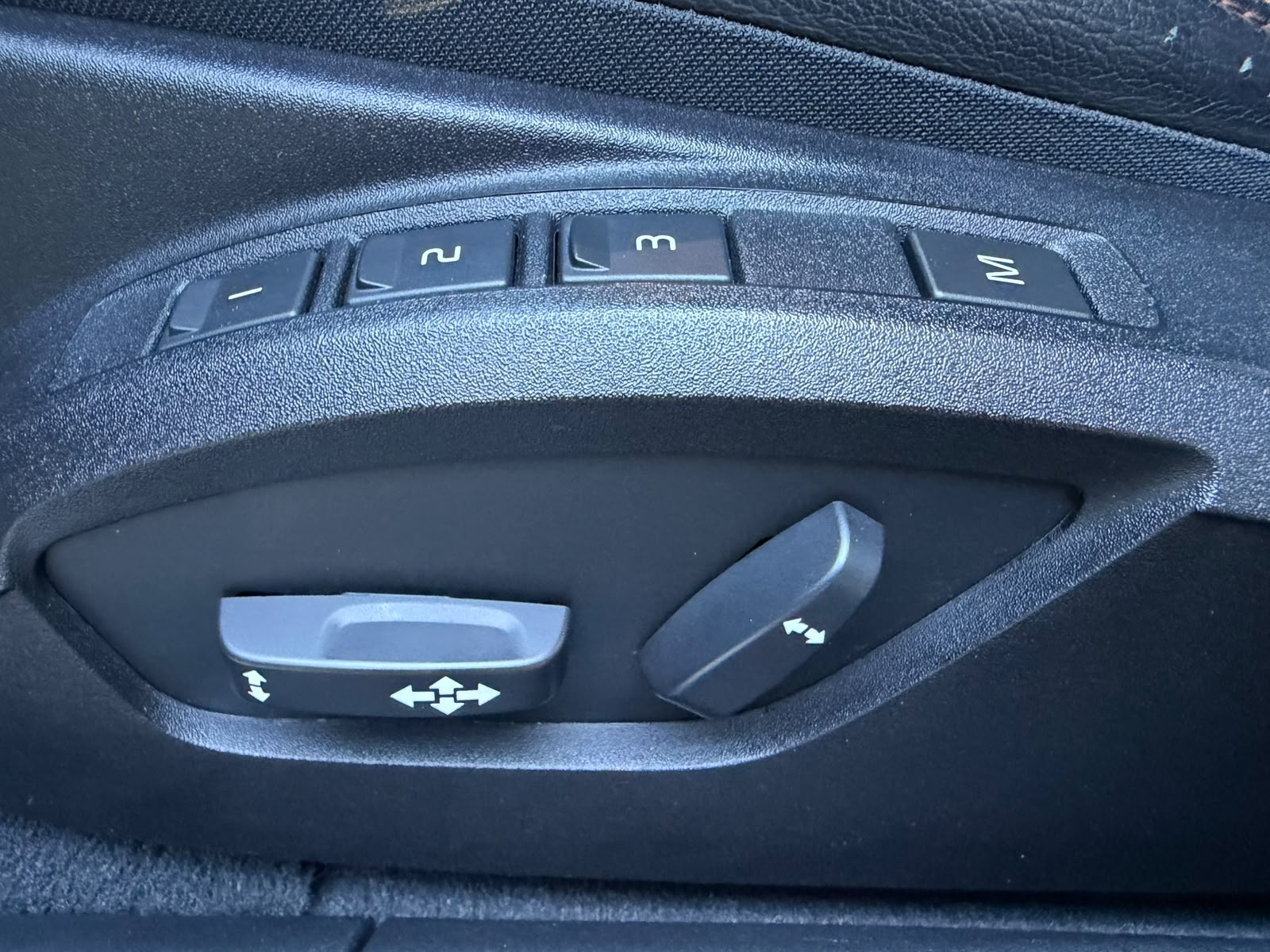 VOLVO V40 Cross Country D3 Summum Geartronic-image-10